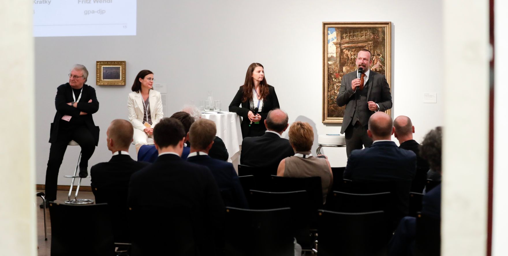 Am 7. Juni 2018 nahm Bundesminister Gernot Bl&uuml;mel am medienpolitischen Diskurs &quot;MedienEnquete&quot; teil. Im Bild der &Ouml;3-Moderator Robert Kratky (r.), die Chefredakteurin der Zeitschrift &quot;News&quot; Esther Mitterstieler (2.v.l.) und Fritz Wendel (l.).