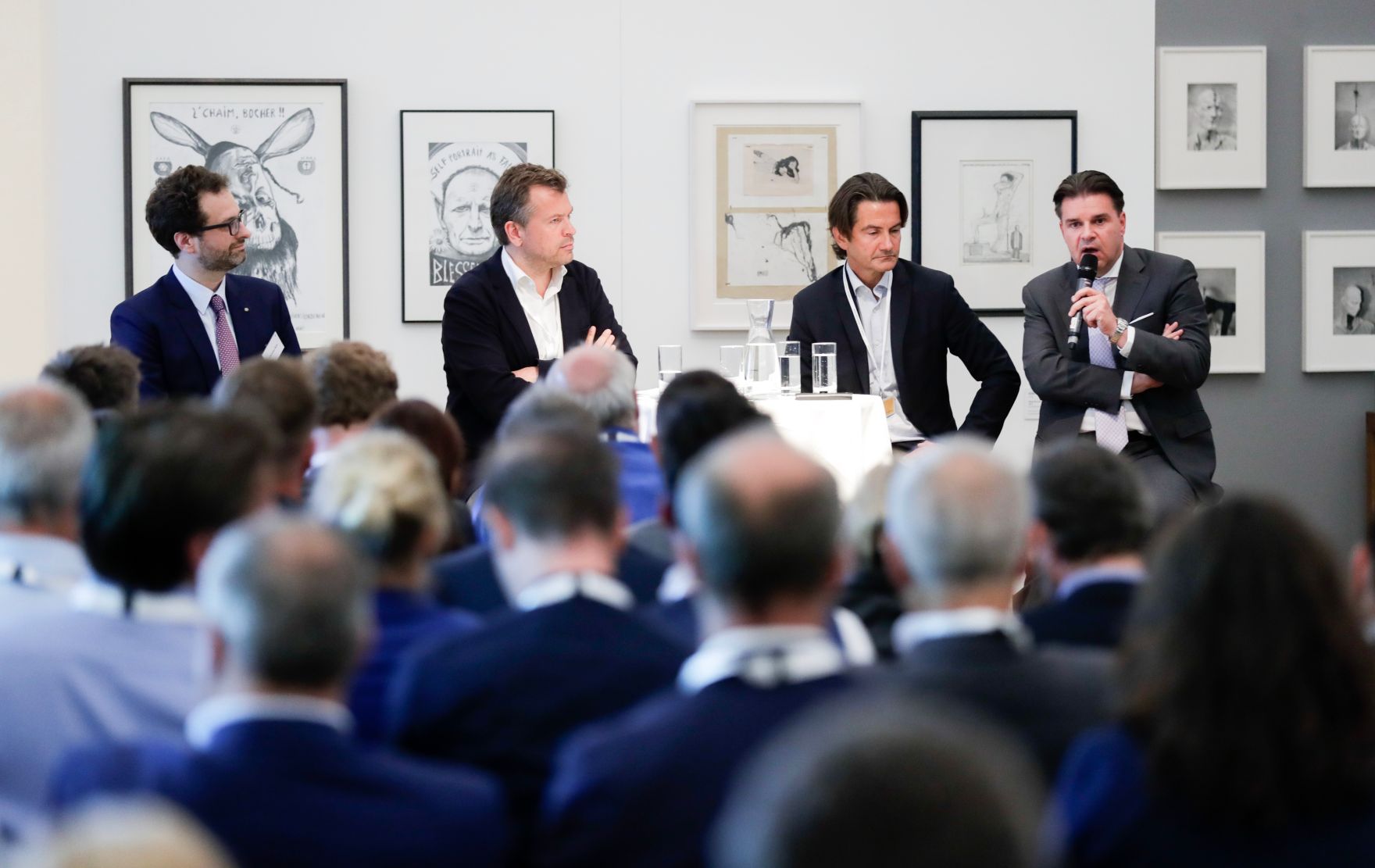 Am 7. Juni 2018 nahm Bundesminister Gernot Bl&uuml;mel am medienpolitischen Diskurs &quot;MedienEnquete&quot; teil. Im Bild der Gesch&auml;ftsf&uuml;hrer der Sendergruppe ProSiebenSat.1 PULS4 Markus Breitenecker (2.v.l.), der Gesch&auml;ftsf&uuml;hrer des Verbandes &Ouml;sterreichischer Zeitungen Gerald Gr&uuml;nberger (r.) und Roland Weissmann (2.v.r.).