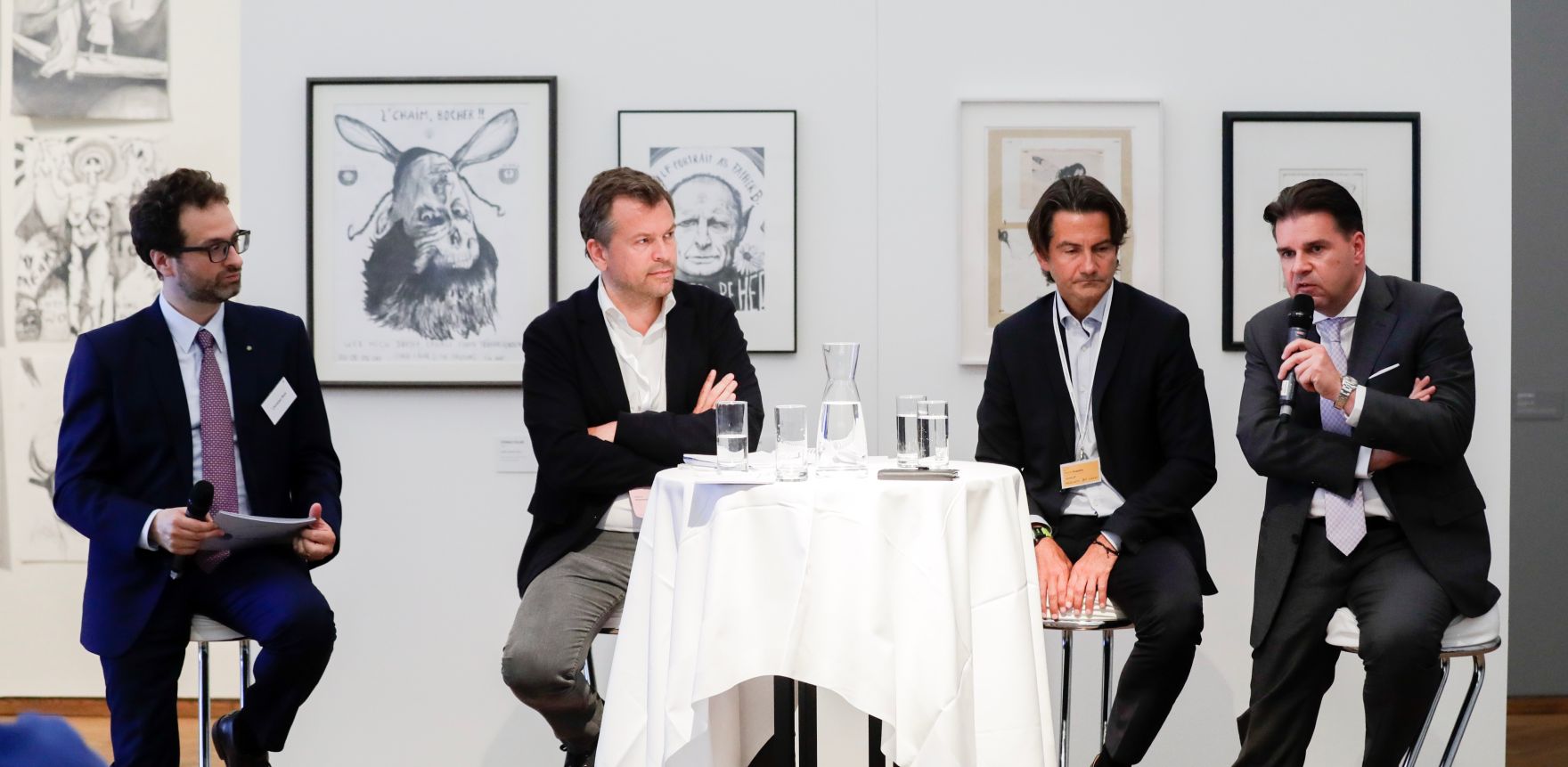 Am 7. Juni 2018 nahm Bundesminister Gernot Bl&uuml;mel am medienpolitischen Diskurs &quot;MedienEnquete&quot; teil. Im Bild der Gesch&auml;ftsf&uuml;hrer der Sendergruppe ProSiebenSat.1 PULS4 Markus Breitenecker (2.v.l.), der Gesch&auml;ftsf&uuml;hrer des Verbandes &Ouml;sterreichischer Zeitungen Gerald Gr&uuml;nberger (r.) und Roland Weissmann (2.v.r.).