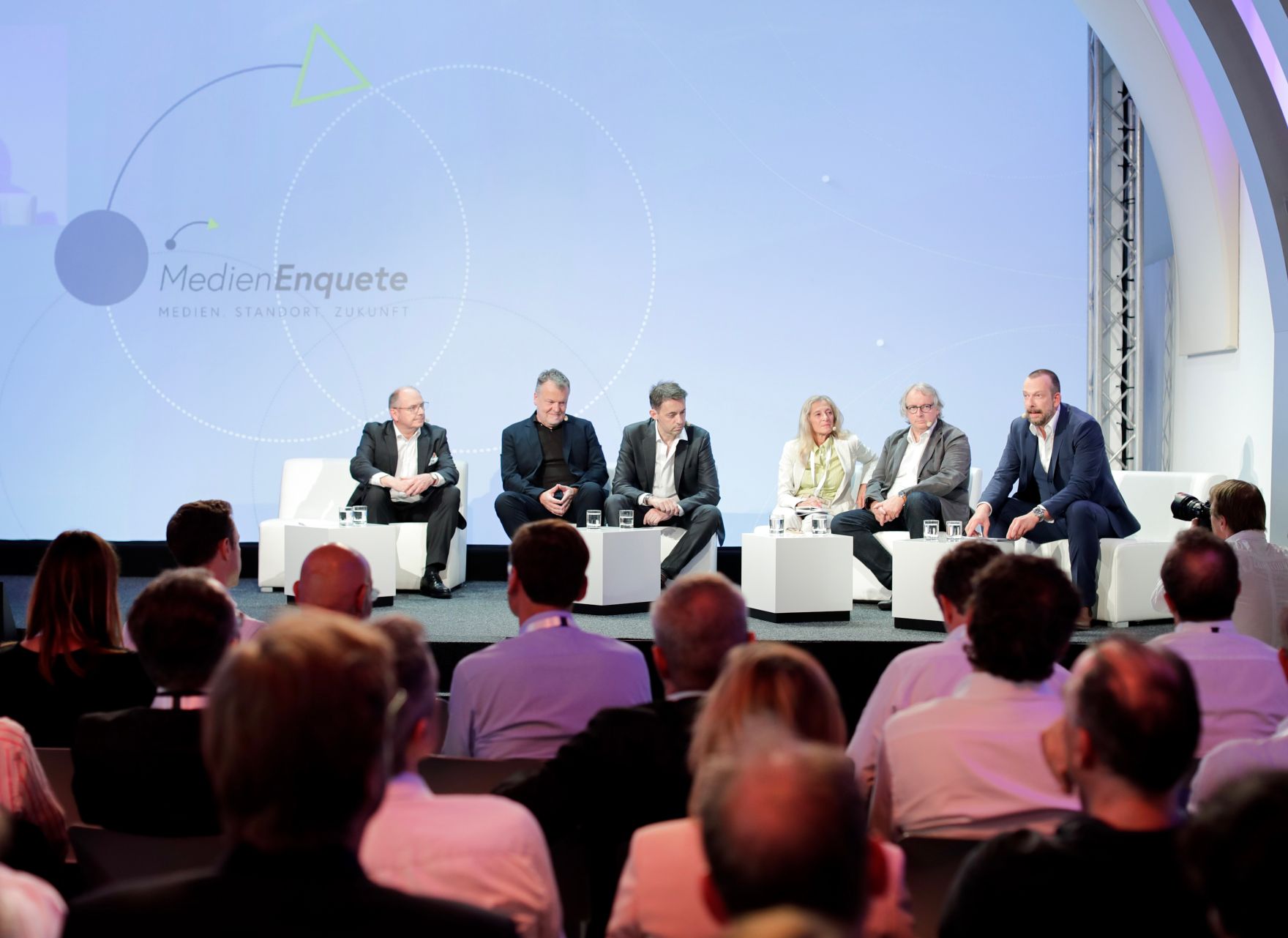 Am 8. Juni 2018 setzte Bundesminister Gernot Bl&uuml;mel seine Teilnahme am medienpolitischen Diskurs "MedienEnquete" fort.