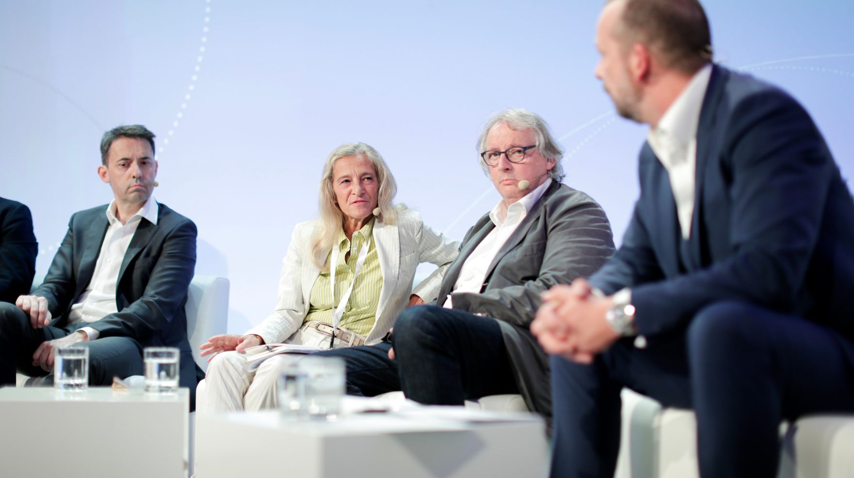 Am 8. Juni 2018 setzte Bundesminister Gernot Bl&uuml;mel seine Teilnahme am medienpolitischen Diskurs "MedienEnquete" fort. Im Bild Im Bild der &Ouml;3-Moderator Robert Kratky (r.), ORF-Programmdirektorin Kathrin Zechner (2.v.l.), der &ouml;sterreichische Filmproduzent Danny Krausz (2.v.r.) und der Leiter von SONY Classical Music Bogdan Ro&scaron;čić (l.).