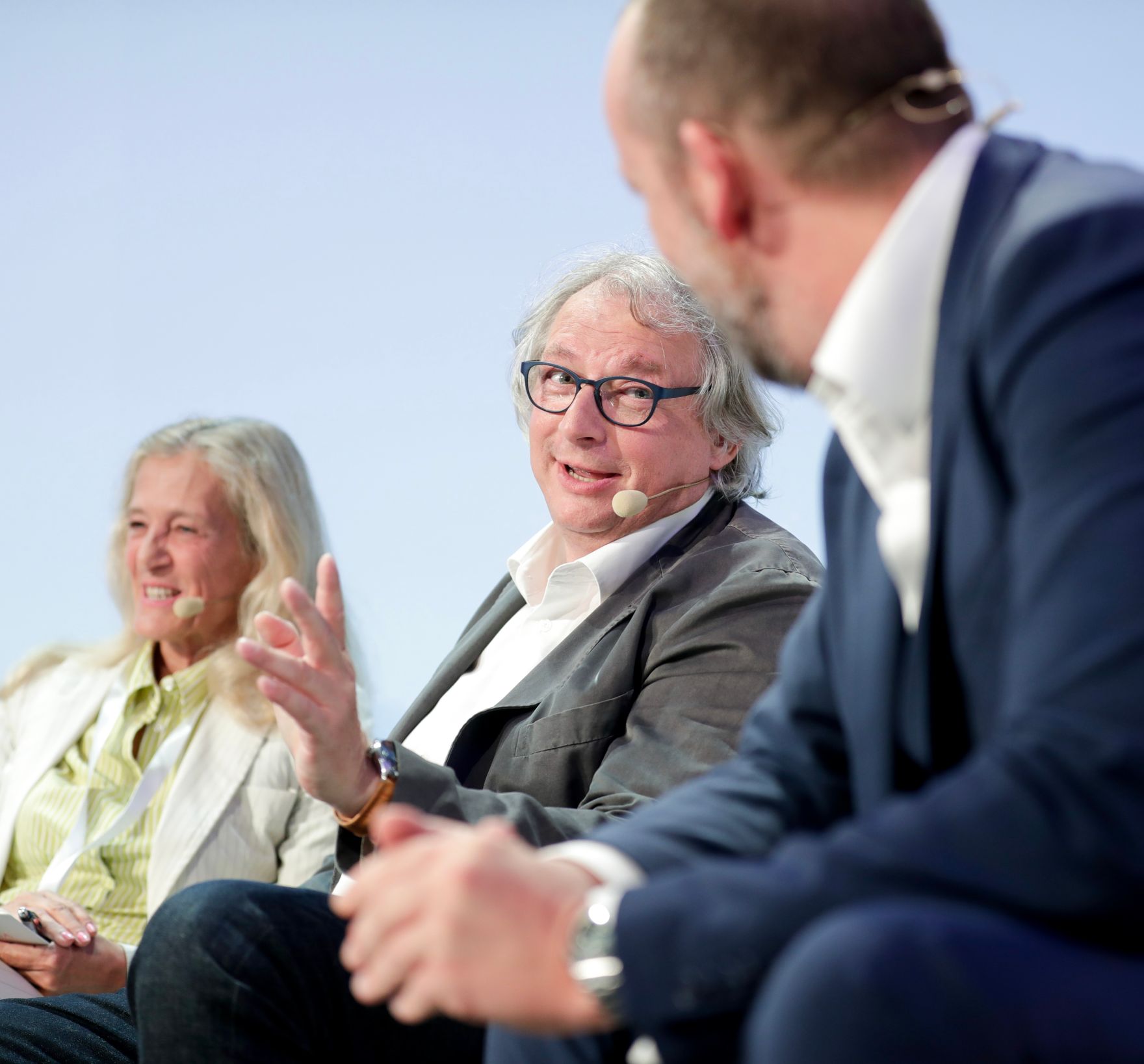 Am 8. Juni 2018 setzte Bundesminister Gernot Bl&uuml;mel seine Teilnahme am medienpolitischen Diskurs "MedienEnquete" fort. Im Bild die ORF-Programmdirektorin Kathrin Zechner (l.), der &ouml;sterreichische Filmproduzent Danny Krausz (m.) und der &Ouml;3-Moderator Robert Kratky (r.).