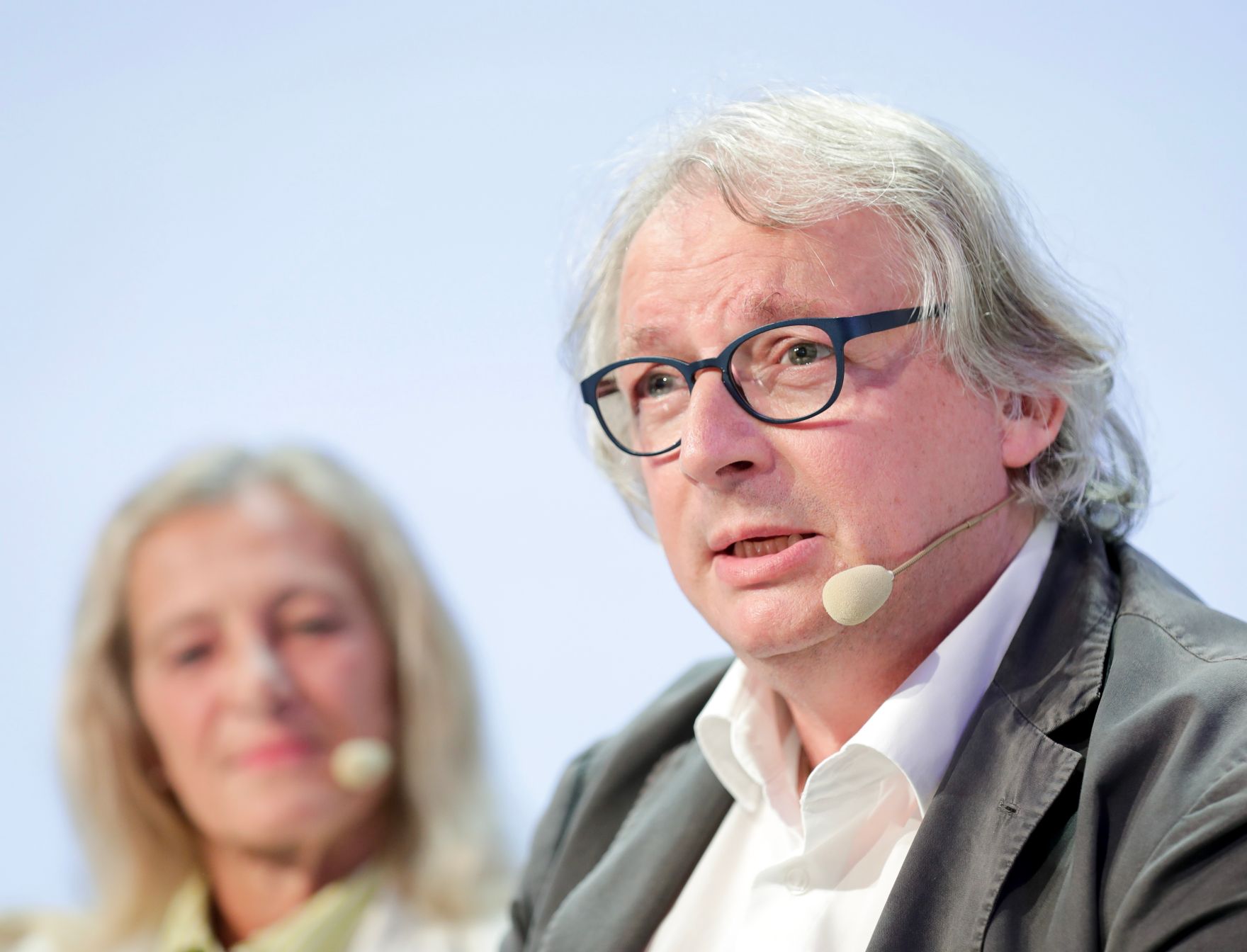 Am 8. Juni 2018 setzte Bundesminister Gernot Bl&uuml;mel seine Teilnahme am medienpolitischen Diskurs "MedienEnquete" fort. Im Bild die ORF-Programmdirektorin Kathrin Zechner (l.) und der &ouml;sterreichische Filmproduzent Danny Krausz (r.).