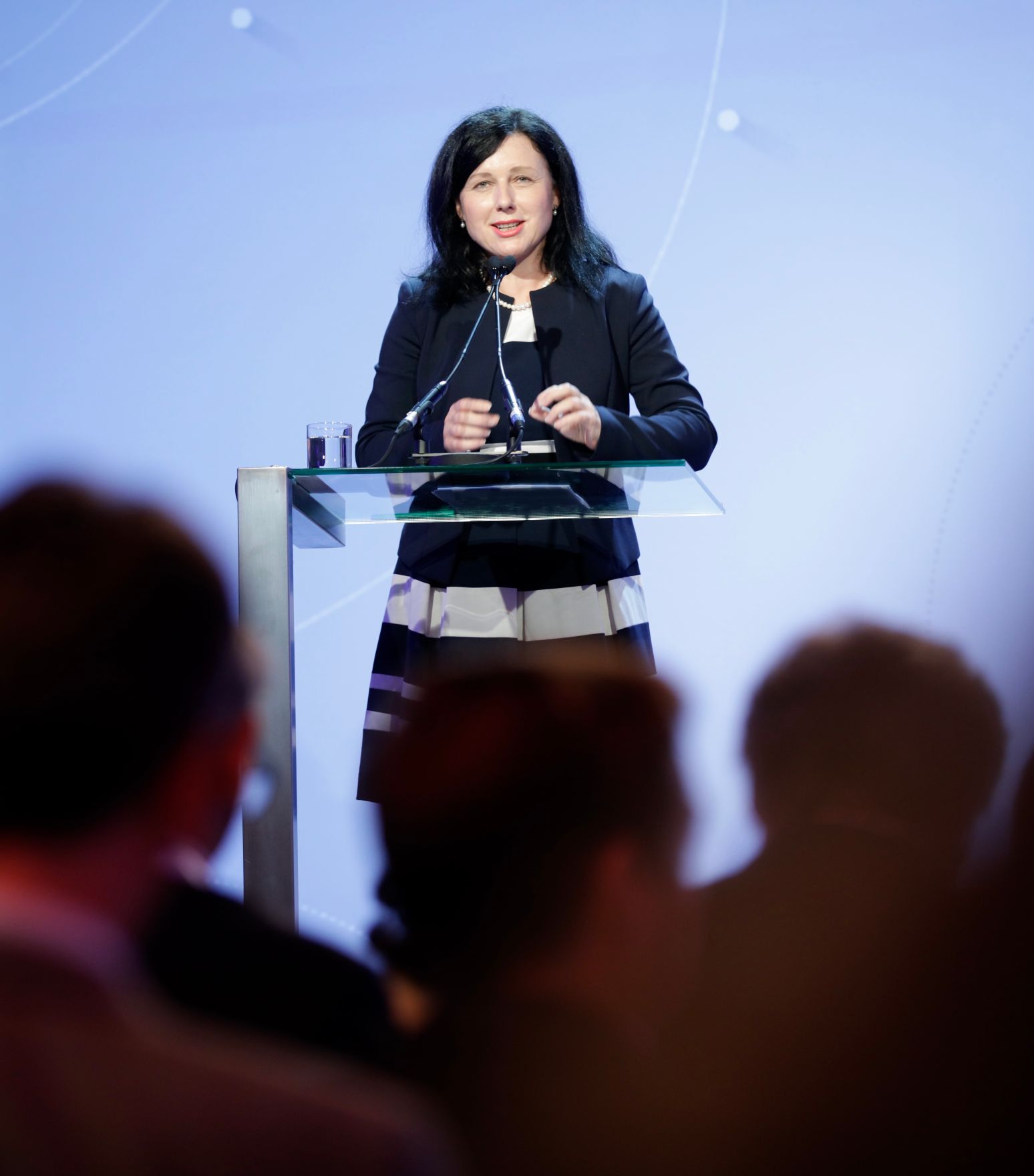 Am 7. Juni 2018 nahm Bundesminister Gernot Bl&uuml;mel am medienpolitischen Diskurs &quot;MedienEnquete&quot; teil. Im Bild die EU-Kommissarin f&uuml;r Justiz, Verbraucherschutz und Gleichstellung Věra Jourov&aacute;.