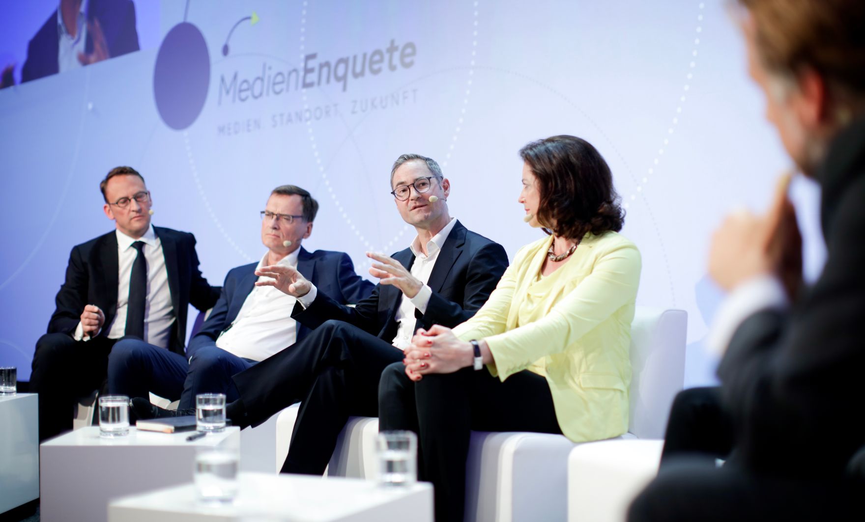 Am 7. Juni 2018 nahm Bundesminister Gernot Bl&uuml;mel am medienpolitischen Diskurs &quot;MedienEnquete&quot; teil. Im Bild der Direktor der Landesanstalt f&uuml;r Medien Nordrhein-Westfalen Tobias Schmid (l.), der Pr&auml;sident des Verbandes &Ouml;sterreichischer Zeitungen Thomas Kralinger (2.v.l.), der Leiter des Bereichs Medienpolitik bei Google Deutschland Jan Kottmann (2.v.r.) und die Gesch&auml;ftsf&uuml;hrerin des Verbands &Ouml;sterreichischer Privatsender Corinna Drumm (r.).