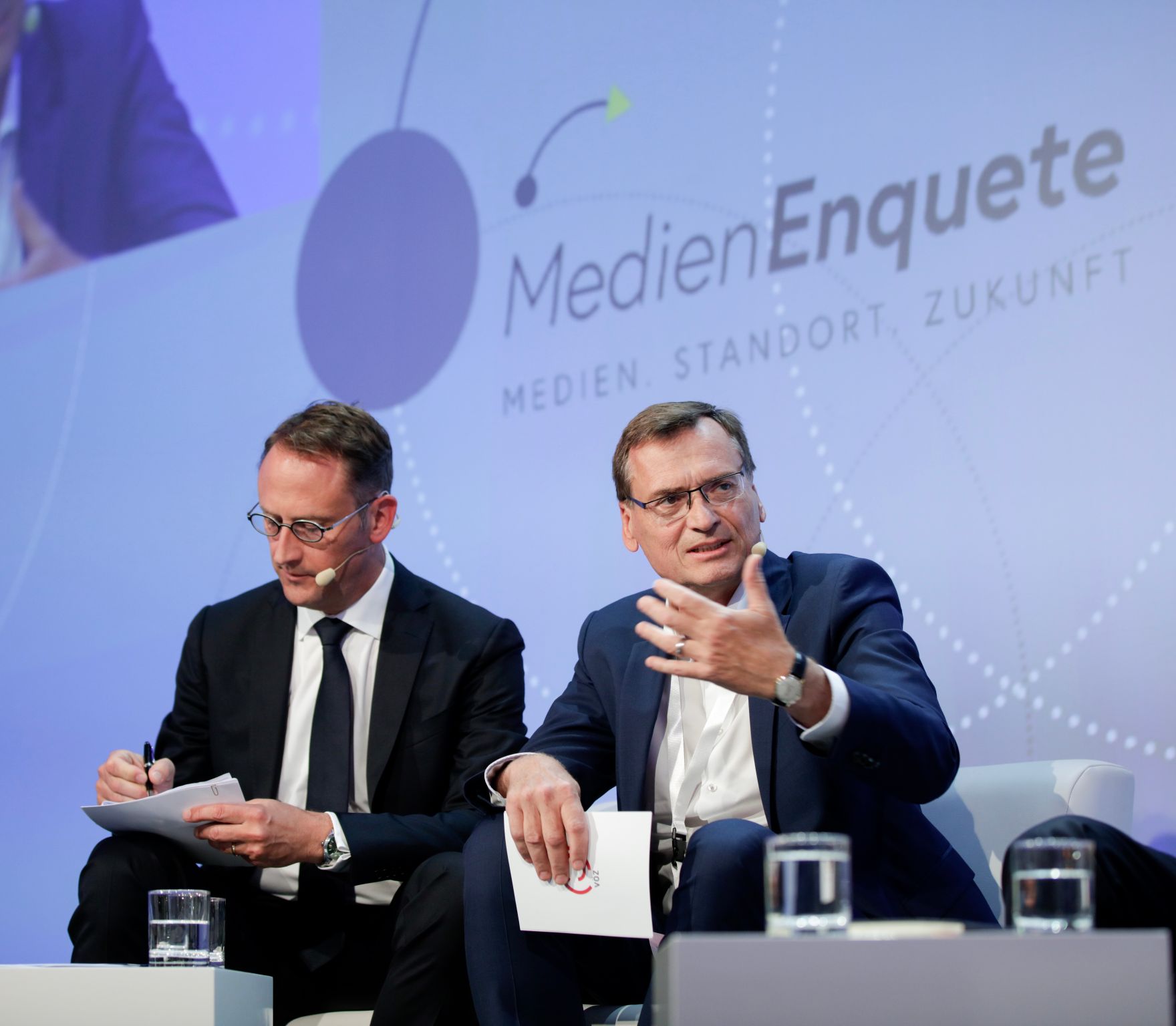 Am 7. Juni 2018 nahm Bundesminister Gernot Bl&uuml;mel am medienpolitischen Diskurs &quot;MedienEnquete&quot; teil. Im Bild der Direktor der Landesanstalt f&uuml;r Medien Nordrhein-Westfalen Tobias Schmid (l.) und der Pr&auml;sident des Verbandes &Ouml;sterreichischer Zeitungen Thomas Kralinger (r.).