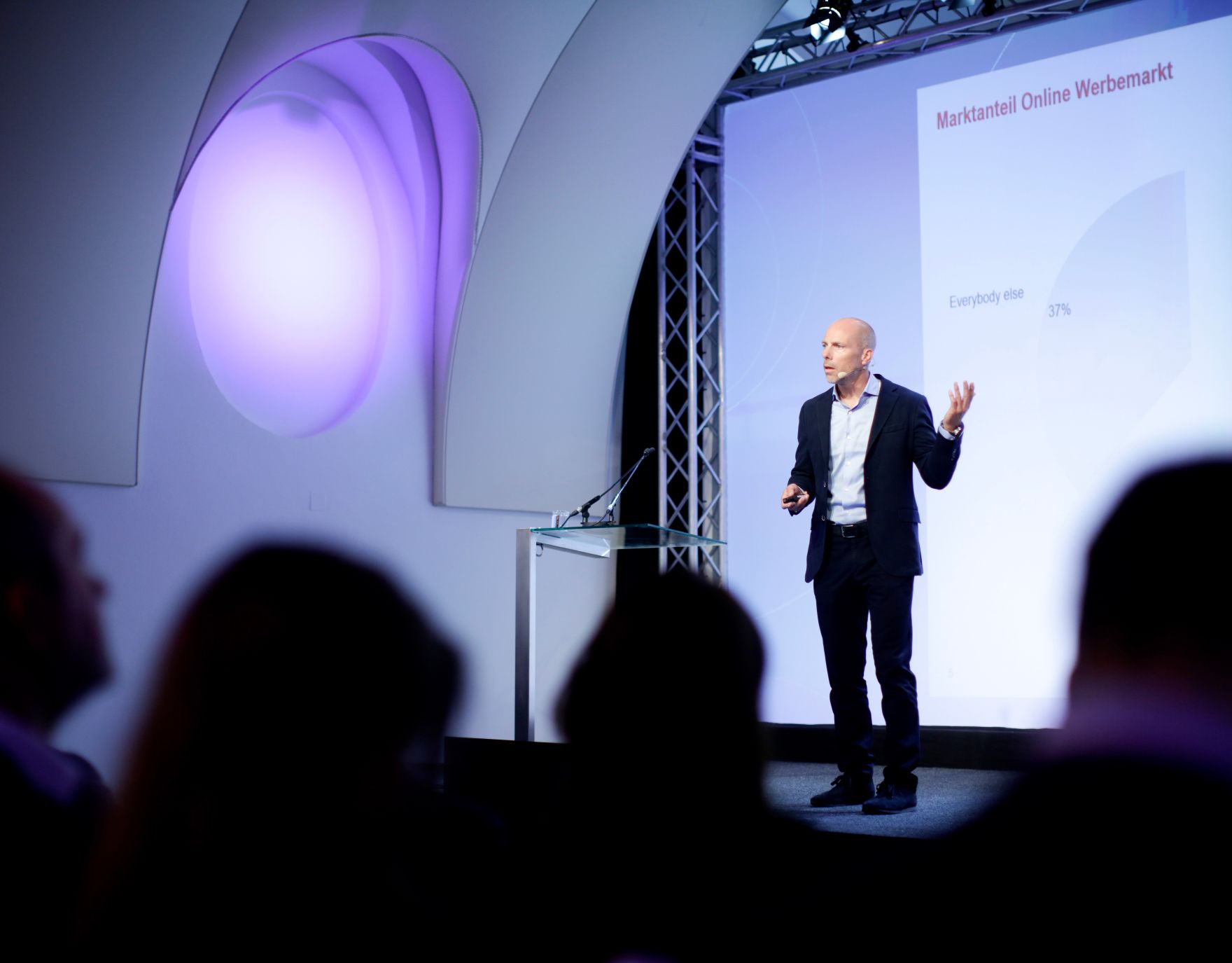 Am 7. Juni 2018 nahm Bundesminister Gernot Bl&uuml;mel am medienpolitischen Diskurs &quot;MedienEnquete&quot; teil. Im Bild der Gesch&auml;ftsf&uuml;hrer der United Internet Media Jan Oetjen.