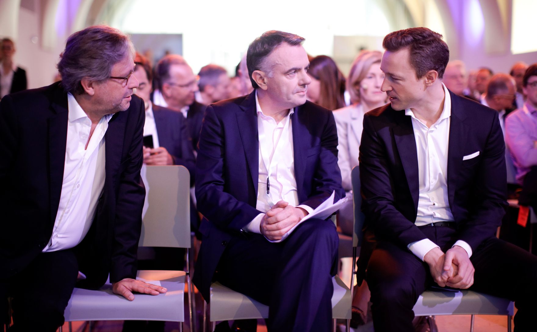 Am 8. Juni 2018 setzte Bundesminister Gernot Bl&uuml;mel (r.) seine Teilnahme am medienpolitischen Diskurs "MedienEnquete" fort. Im Bild mit dem ORF-Generaldirektor Alexander Wrabetz (l.) und dem Generaldirektor der Europ&auml;ischen Rundfunkunion Noel Curran..