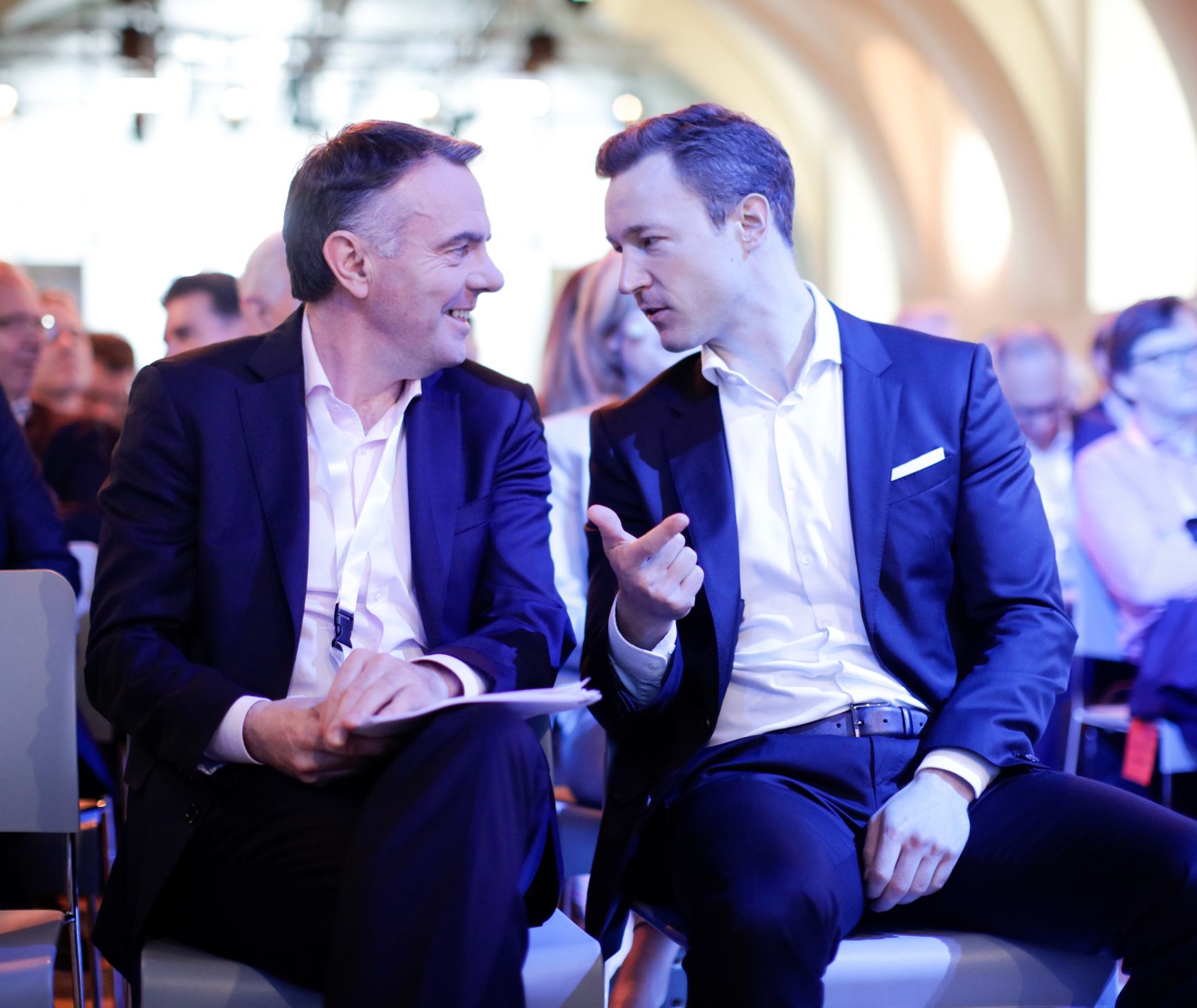 Am 8. Juni 2018 setzte Bundesminister Gernot Bl&uuml;mel (r.) seine Teilnahme am medienpolitischen Diskurs "MedienEnquete" fort. Im Bild mit dem Generaldirektor der Europ&auml;ischen Rundfunkunion Noel Curran.