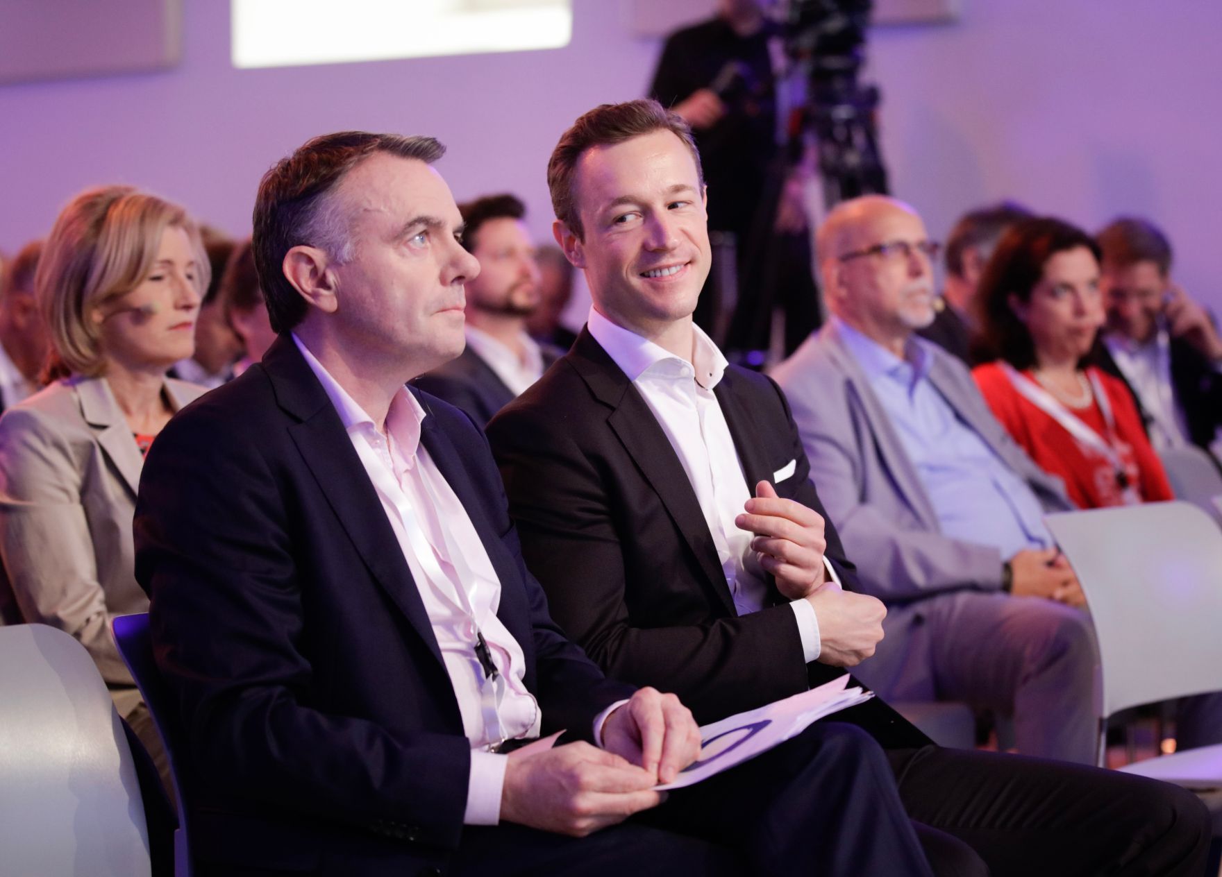 Am 8. Juni 2018 setzte Bundesminister Gernot Bl&uuml;mel (2.v.l.) seine Teilnahme am medienpolitischen Diskurs "MedienEnquete" fort. Im Bild mit dem Generaldirektor der Europ&auml;ischen Rundfunkunion Noel Curran (l.).