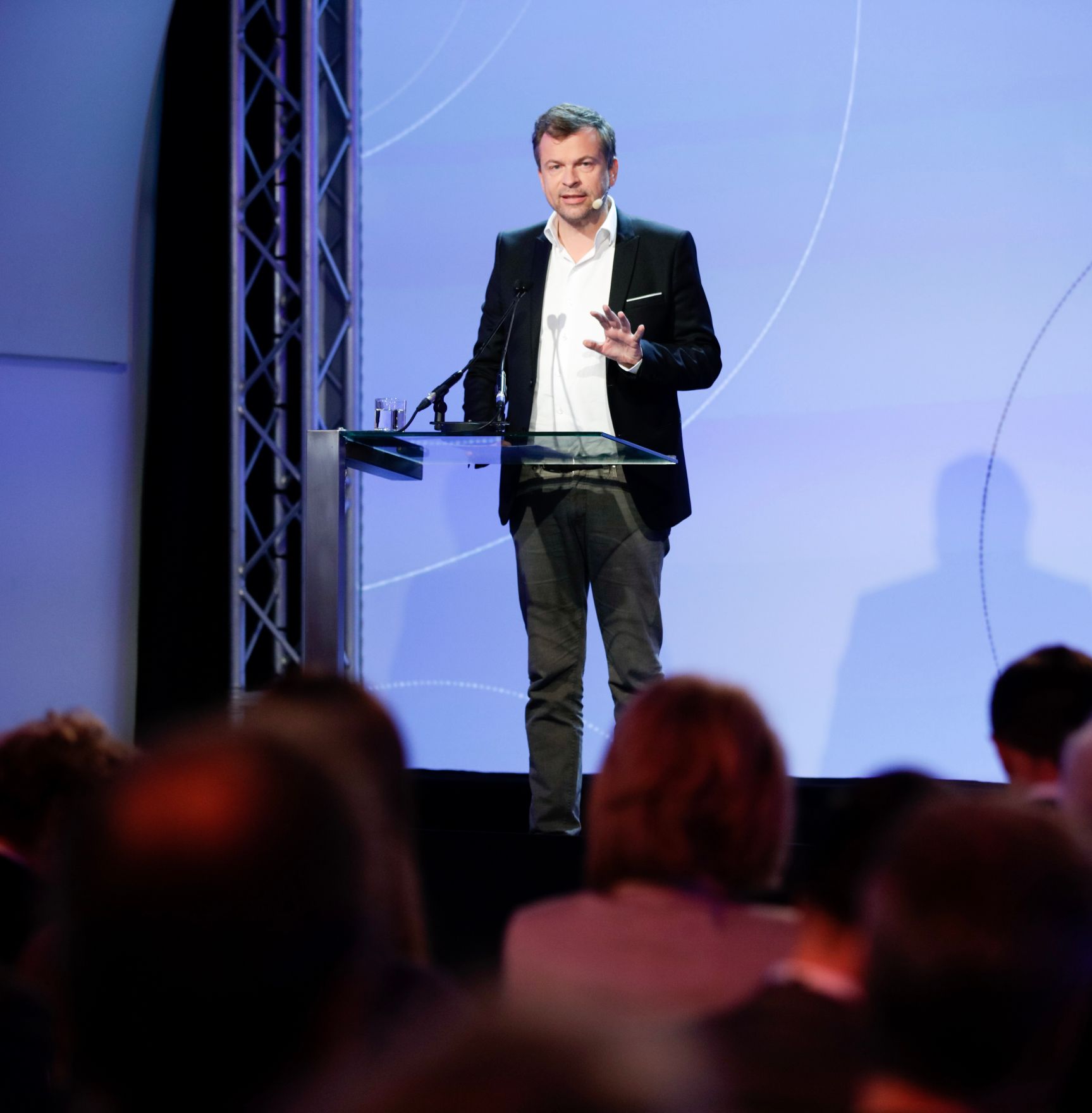 Am 8. Juni 2018 setzte Bundesminister Gernot Bl&uuml;mel seine Teilnahme am medienpolitischen Diskurs "MedienEnquete" fort. Im Bild der Gesch&auml;ftsf&uuml;hrer der Sendergruppe ProSiebenSat.1 PULS4 Markus Breitenecker.