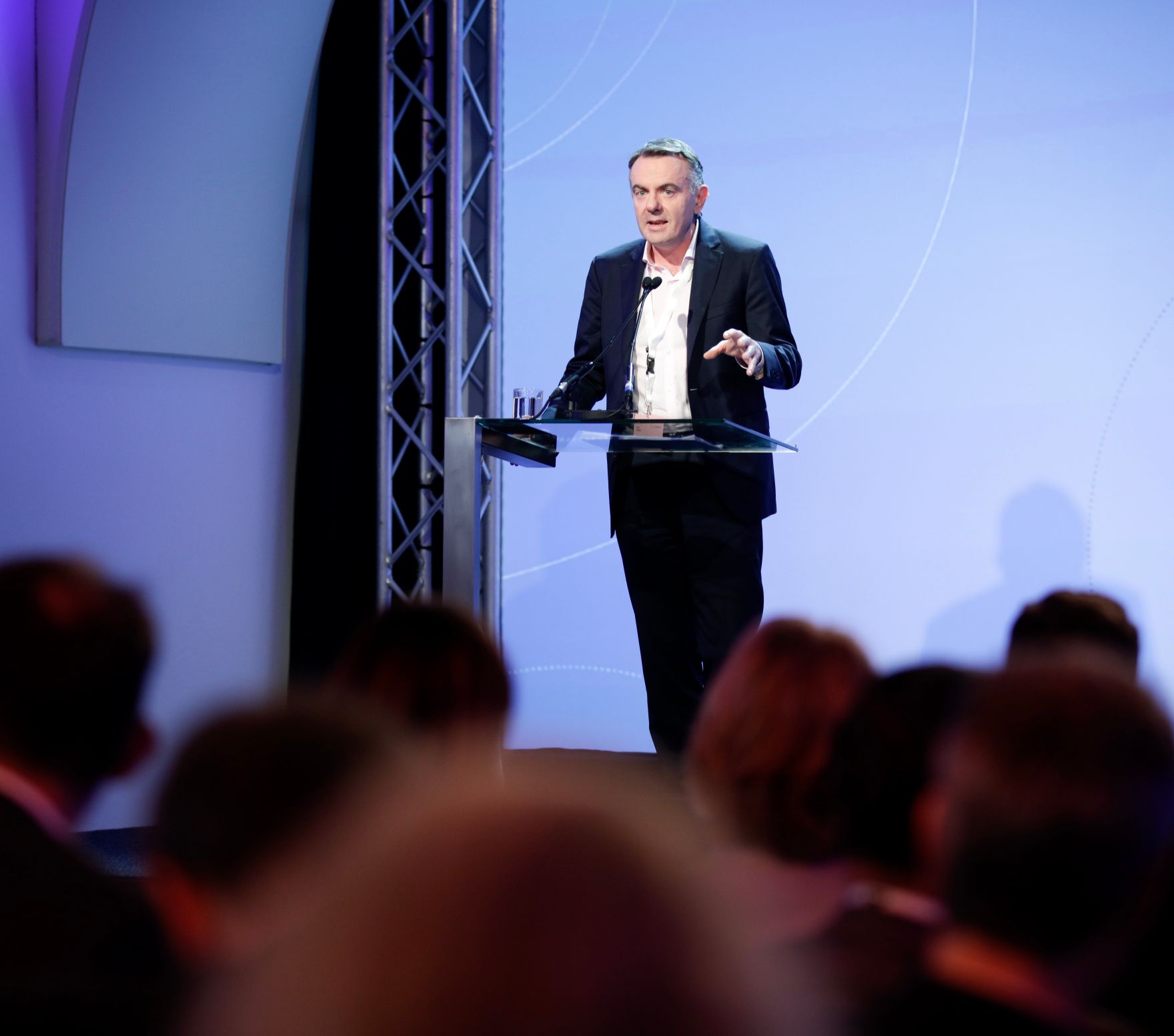 Am 8. Juni 2018 setzte Bundesminister Gernot Bl&uuml;mel seine Teilnahme am medienpolitischen Diskurs "MedienEnquete" fort. Im Bild der Generaldirektor der Europ&auml;ischen Rundfunkunion Noel Curran.