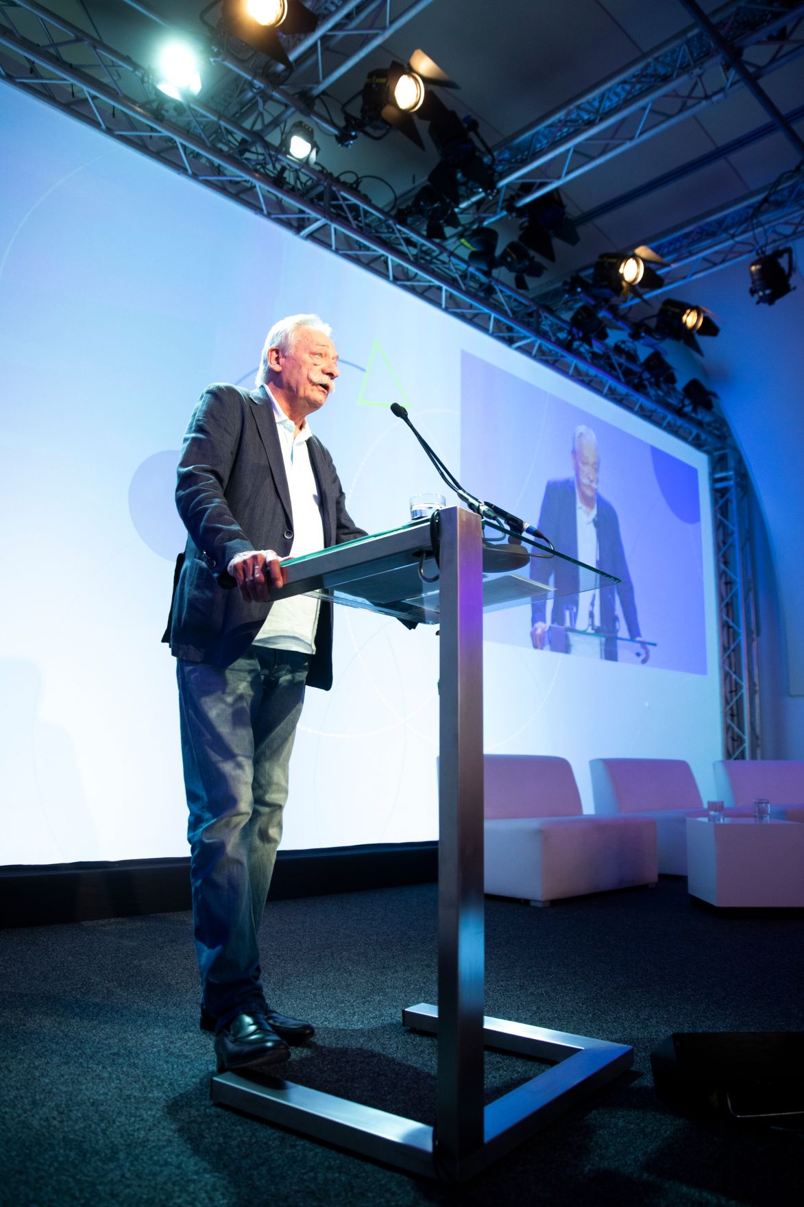 Am 8. Juni 2018 setzte Bundesminister Gernot Bl&uuml;mel seine Teilnahme am medienpolitischen Diskurs &quot;MedienEnquete&quot; fort. Im Bild der Gesch&auml;ftsf&uuml;hrende Gesellschafter und Chairman von TKD Media Thomas Koch.