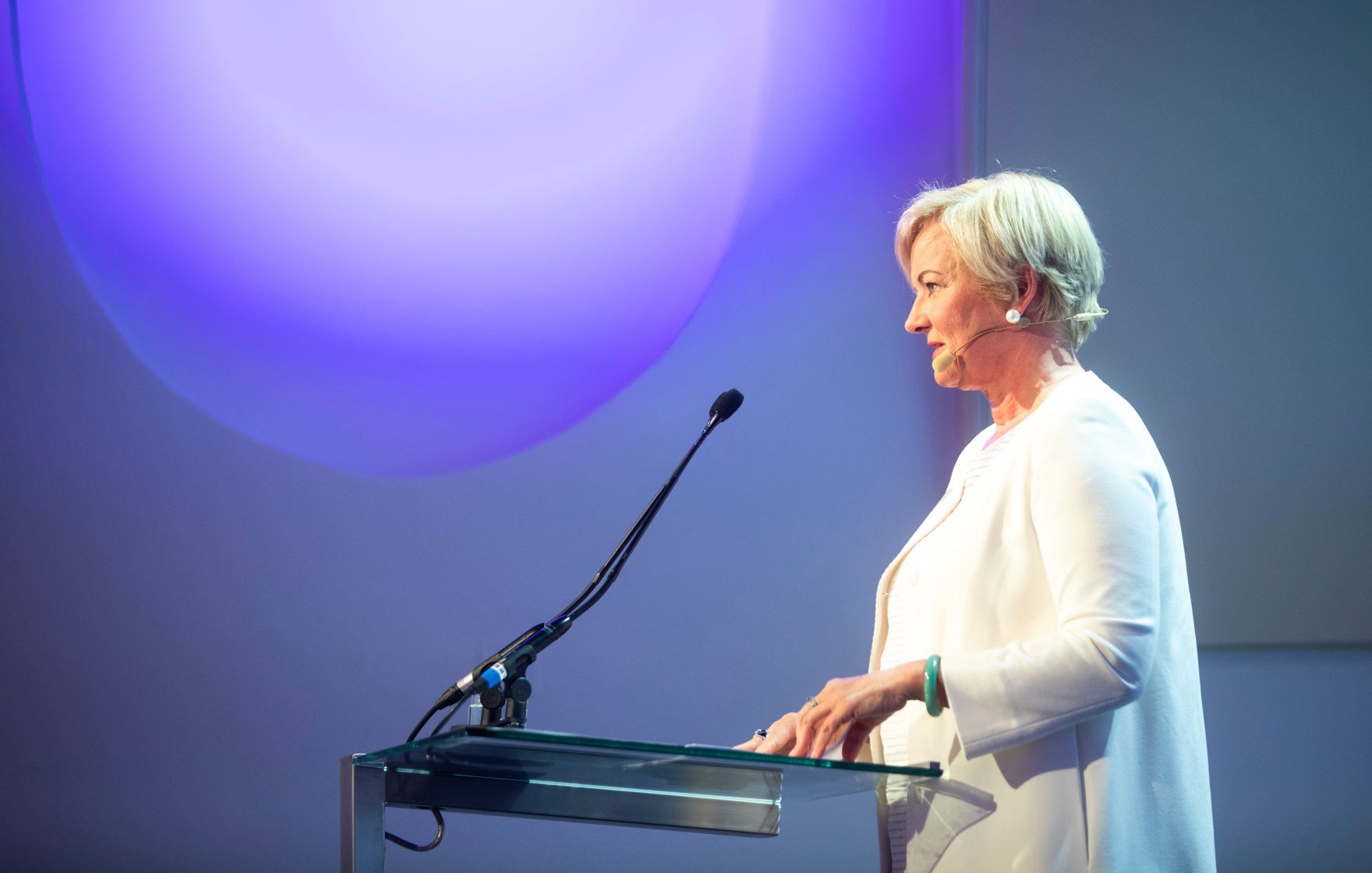 Am 8. Juni 2018 setzte Bundesminister Gernot Bl&uuml;mel seine Teilnahme am medienpolitischen Diskurs &quot;MedienEnquete&quot; fort. Im Bild die Verwaltungsr&auml;tin Ingrid Deltenre.