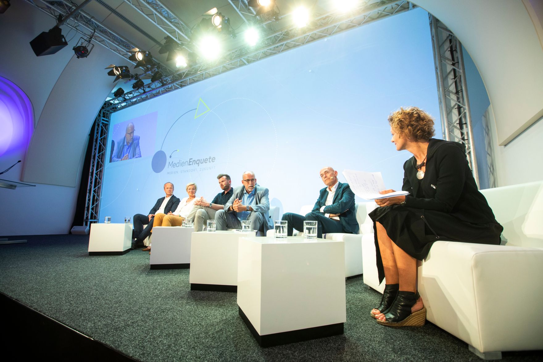 Am 8. Juni 2018 setzte Bundesminister Gernot Bl&uuml;mel seine Teilnahme am medienpolitischen Diskurs "MedienEnquete" fort.