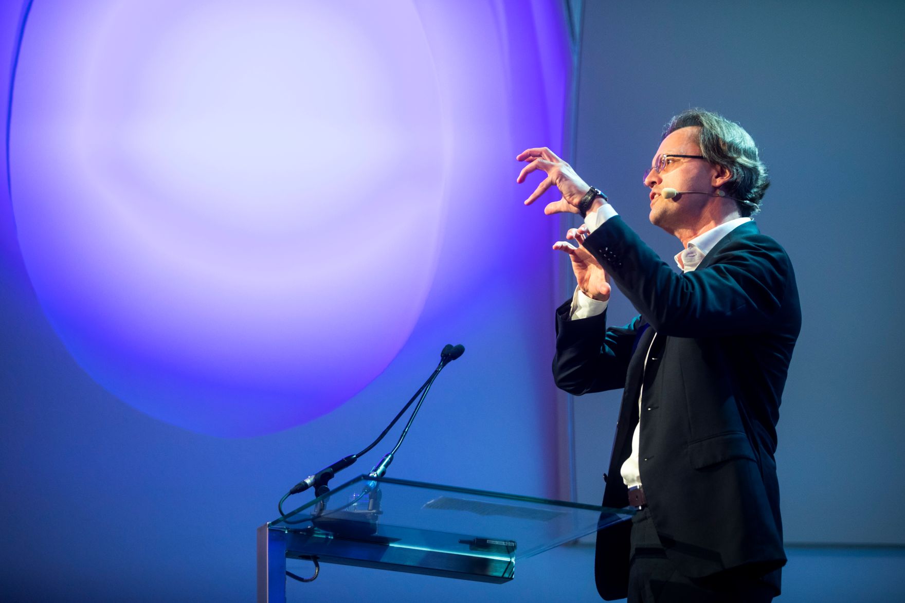 Am 8. Juni 2018 setzte Bundesminister Gernot Bl&uuml;mel seine Teilnahme am medienpolitischen Diskurs "MedienEnquete" fort. Im Bild der Professor f&uuml;r Medienwissenschaft an der Universit&auml;t T&uuml;bingen Bernhard P&ouml;rksen.