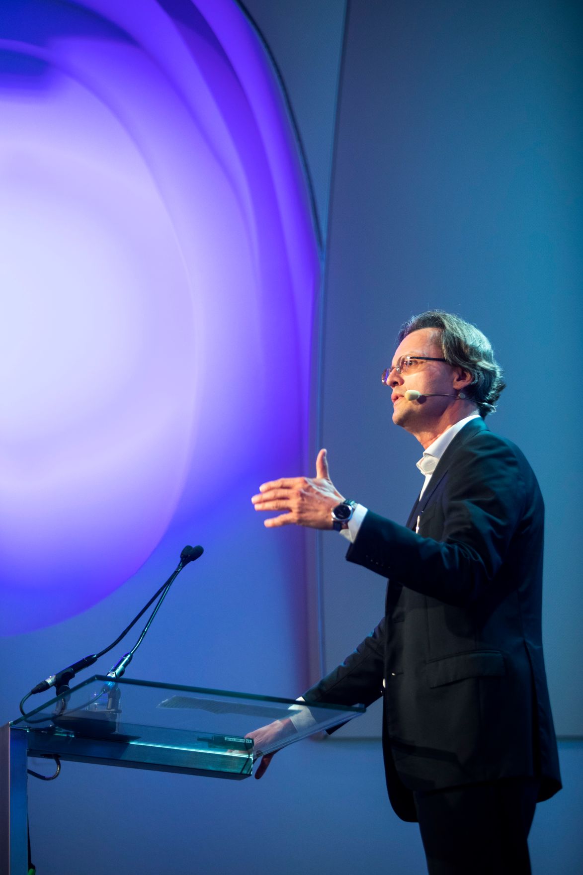 Am 8. Juni 2018 setzte Bundesminister Gernot Bl&uuml;mel seine Teilnahme am medienpolitischen Diskurs "MedienEnquete" fort. Im Bild der Professor f&uuml;r Medienwissenschaft an der Universit&auml;t T&uuml;bingen Bernhard P&ouml;rksen.