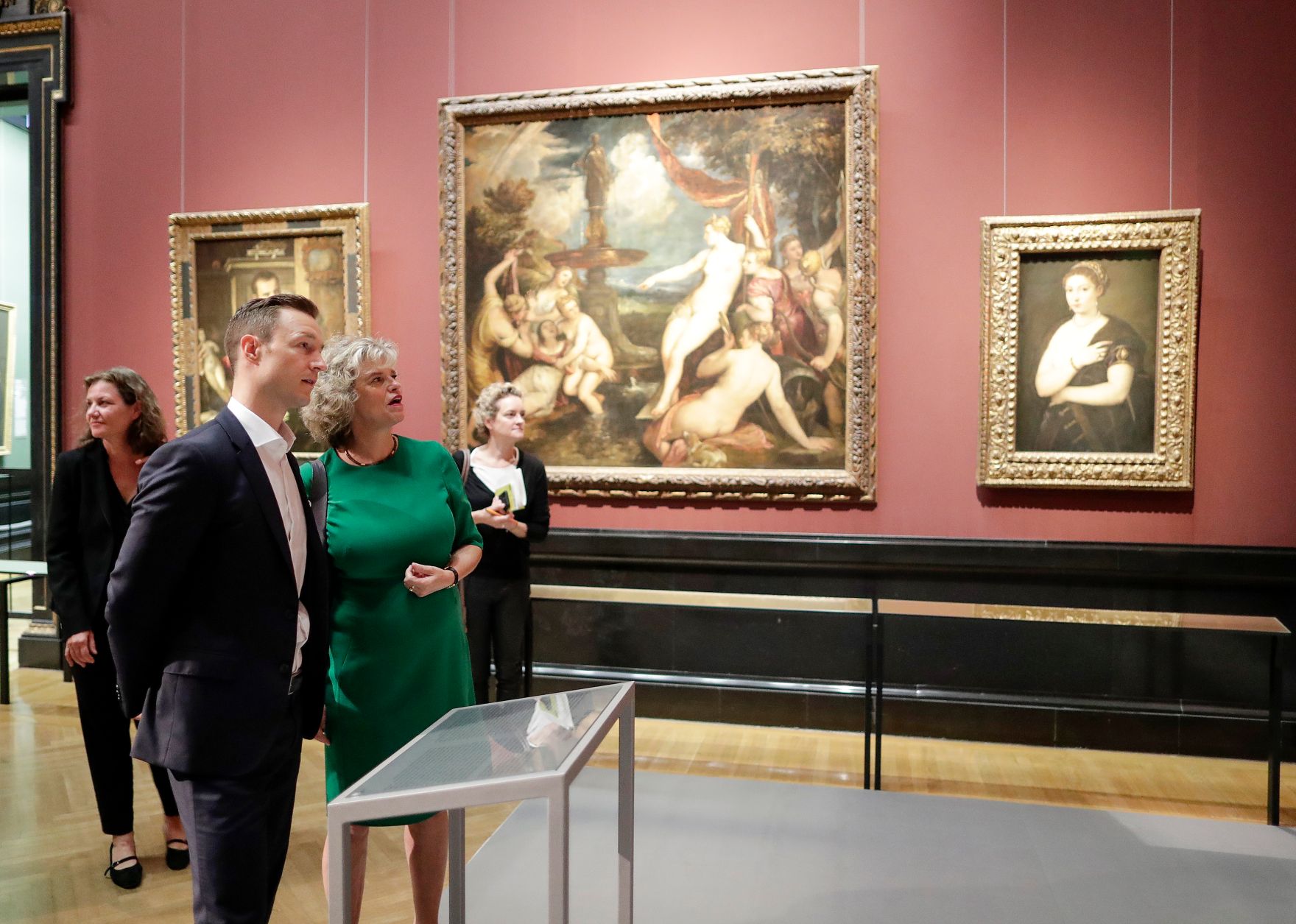 Am 25. Juni 2018 nahm Bundesminister Gernot Bl&uuml;mel (2.v.l.) an der Pressekonferenz zum Kulturprogramm des &ouml;sterreichischen EU-Ratsvorsitzes teil. Im Bild mit der Generaldirektorin des Kunsthistorischen Museums Sabine Haag (3.v.l.).