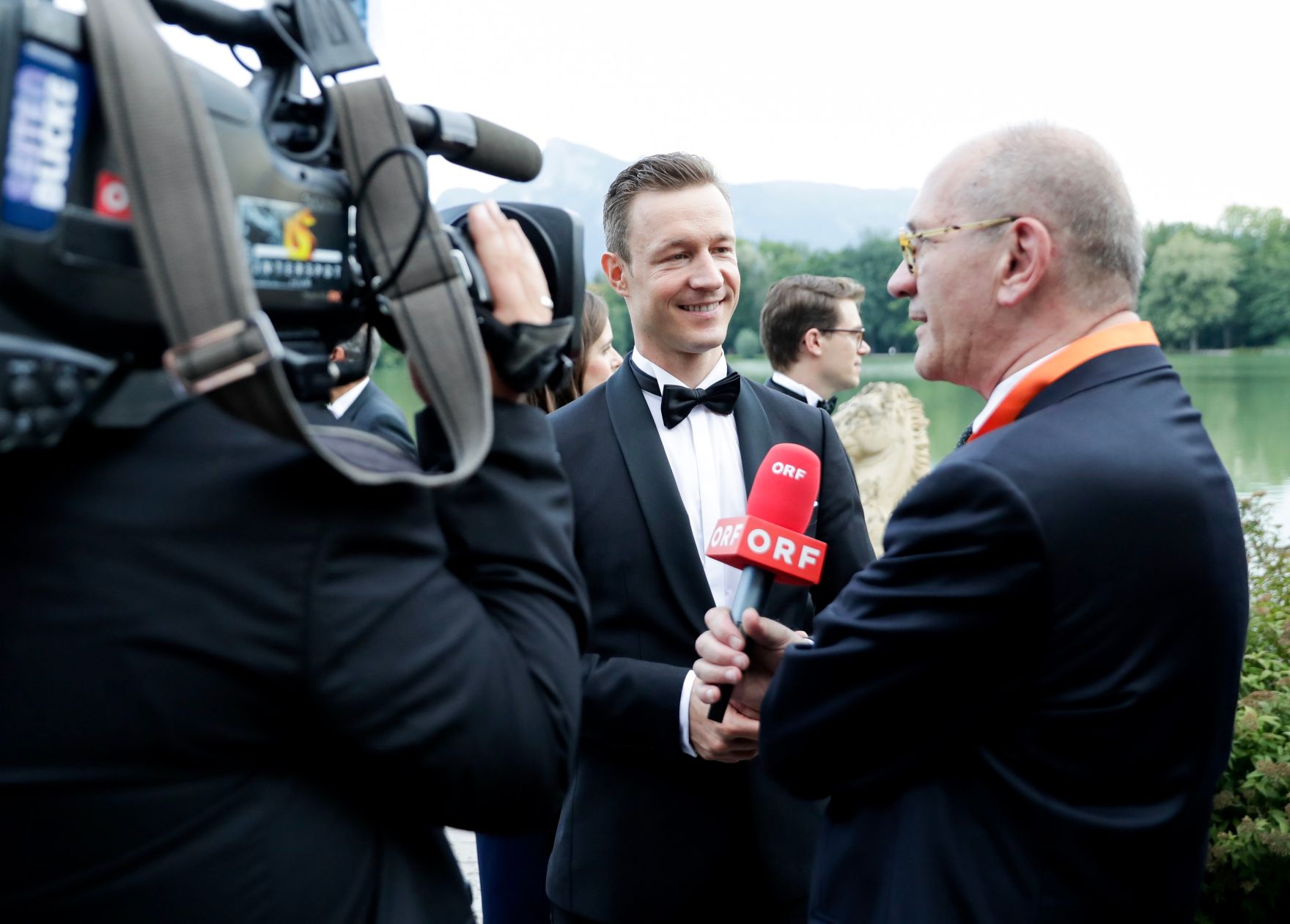 Am 26. Juli 2018 reiste Bundesminister Gernot Bl&uuml;mel (m.) anl&auml;sslich der Er&ouml;ffnung der Salzburger Festspiele nach Salzburg. Im Bild beim Abendempfang.