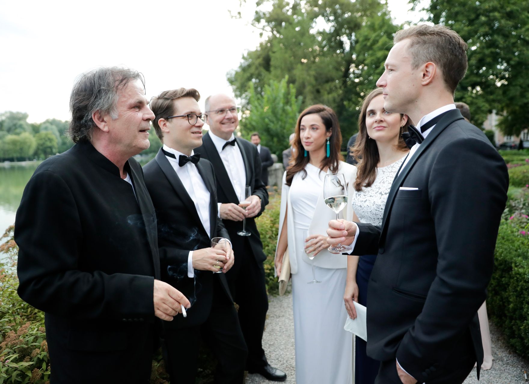 Am 26. Juli 2018 reiste Bundesminister Gernot Bl&uuml;mel (r.) anl&auml;sslich der Er&ouml;ffnung der Salzburger Festspiele nach Salzburg. Im Bild beim Abendempfang.