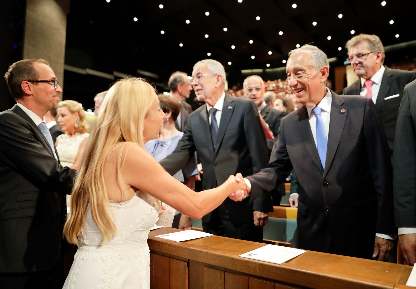Am 27. Juli 2018 setzte Bundesminister Gernot Bl&uuml;mel seine Reise nach Salzburg anl&auml;sslich der Er&ouml;ffnung der Salzburger Festspiele fort. Im Bild Bundesministerin Juliane Bogner-Strau&szlig; (2.v.l.) mit ihrem Gatten Erik Bogner (l.) und Bundespr&auml;sident Alexander Van der Bellen (3.v.l.).
