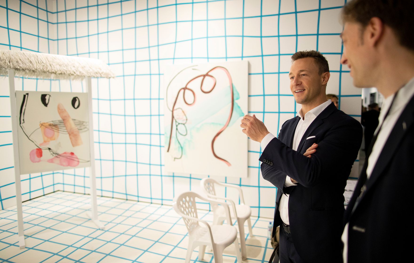 Am 26. September 2018 besuchte Bundesminister Gernot Bl&uuml;mel (2.v.r.) die viennacontemporary, &Ouml;sterreichs internationale Kunstmesse in der Marx Halle Wien.