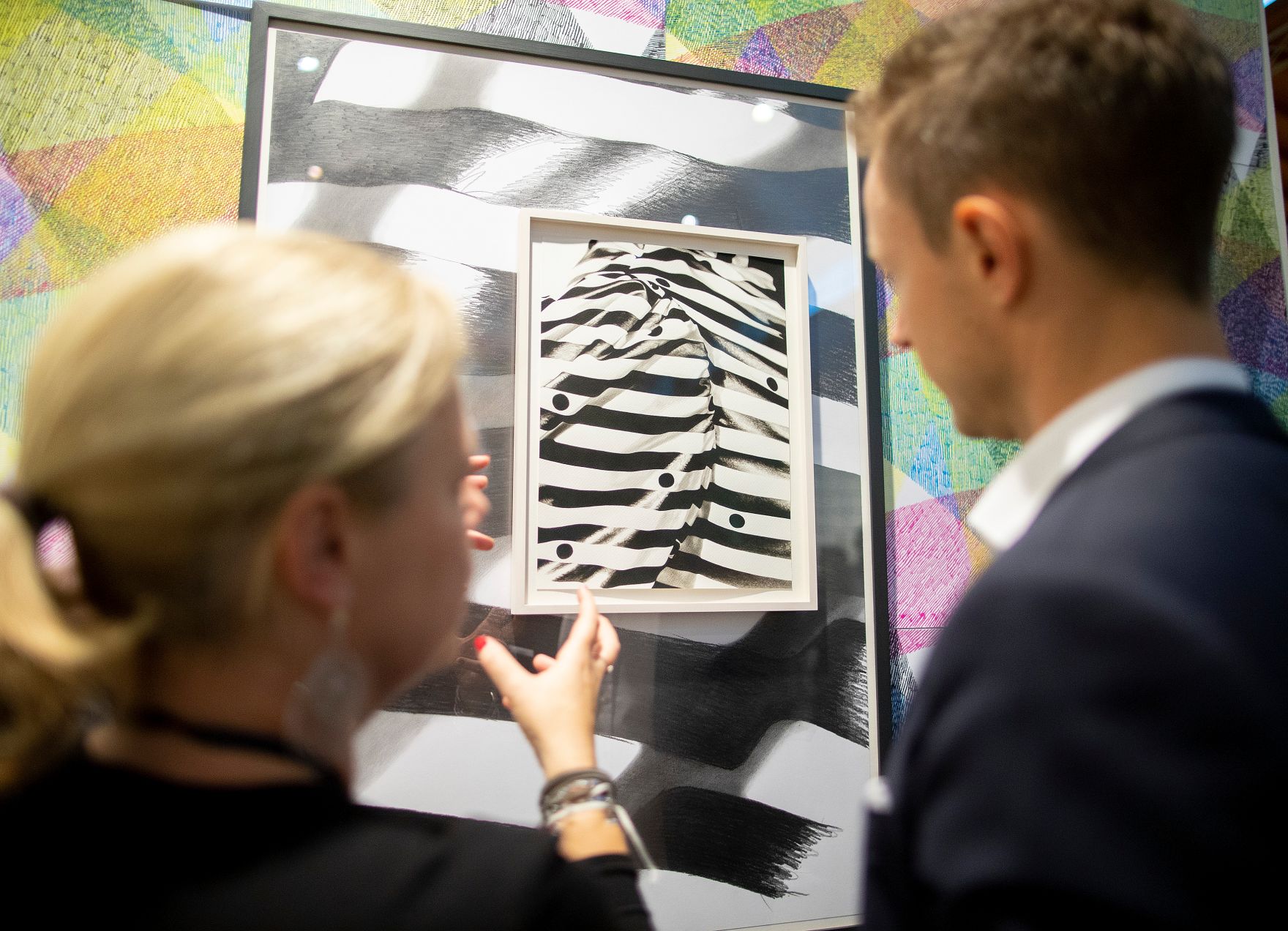 Am 26. September 2018 besuchte Bundesminister Gernot Bl&uuml;mel (r.) die viennacontemporary, &Ouml;sterreichs internationale Kunstmesse in der Marx Halle Wien.