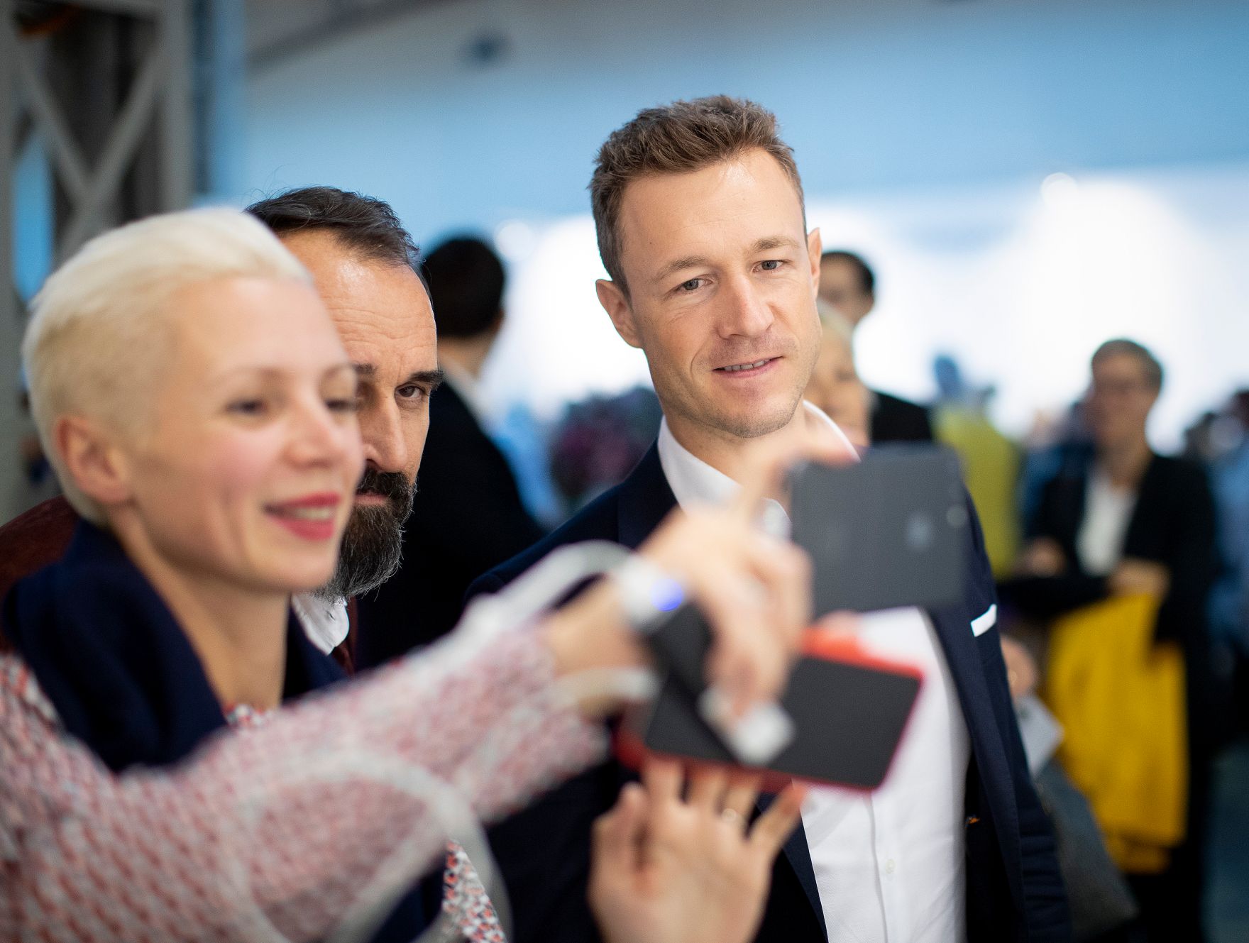 Am 26. September 2018 besuchte Bundesminister Gernot Bl&uuml;mel (r.) die viennacontemporary, &Ouml;sterreichs internationale Kunstmesse in der Marx Halle Wien. Im Bild mit der k&uuml;nstlerischen Leiterin Christina Steinbrecher-Pfandt (l.).