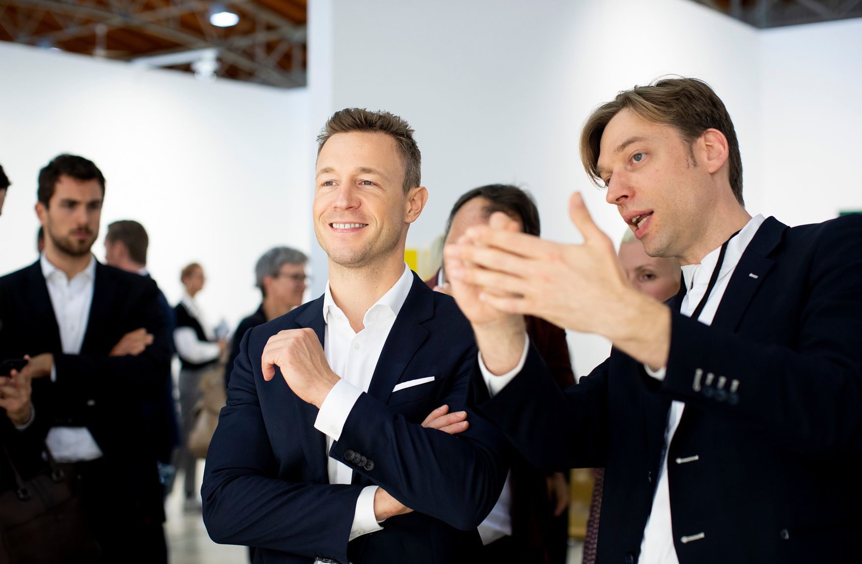 Am 26. September 2018 besuchte Bundesminister Gernot Bl&uuml;mel (l.) die viennacontemporary, &Ouml;sterreichs internationale Kunstmesse in der Marx Halle Wien.