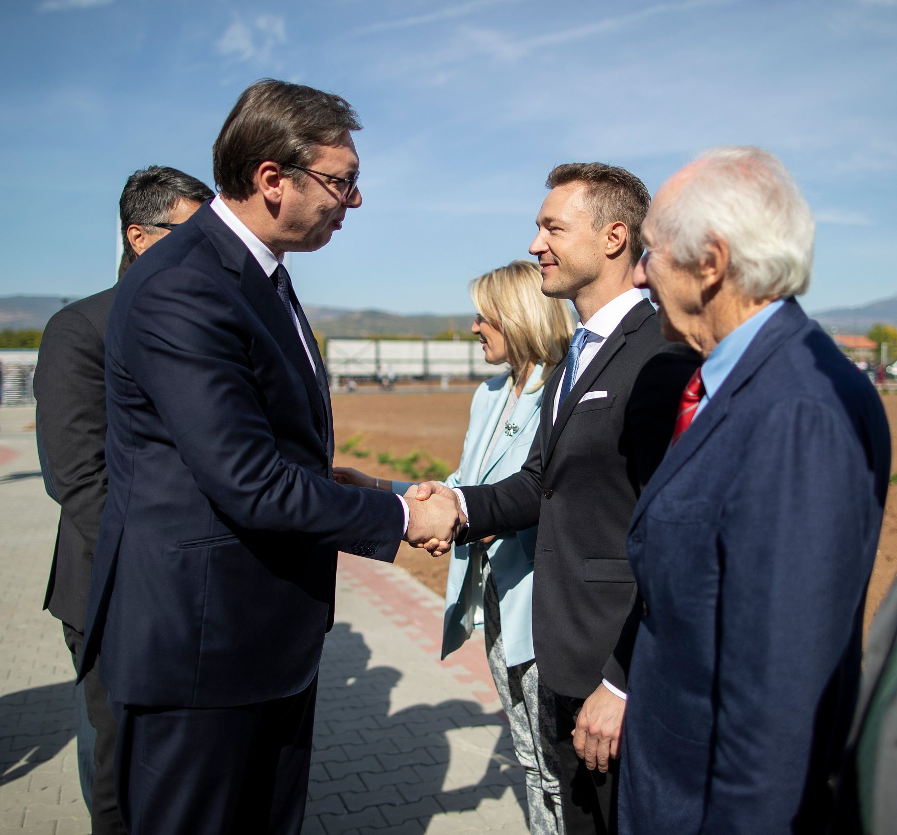 Am 28. September 2018 reiste Bundesminister Gernot Bl&uuml;mel (2.v.r.) nach Serbien. Im Bild mit dem Pr&auml;sidenten Serbiens Aleksandar Vučić (4.v.r.), der EU-Ministerin Jadranka Joksimović (3.v.r.) und dem Vorsitzenden des Aufsichtsrats der Zumtobel Group AG J&uuml;rg Zumtobel (r.).