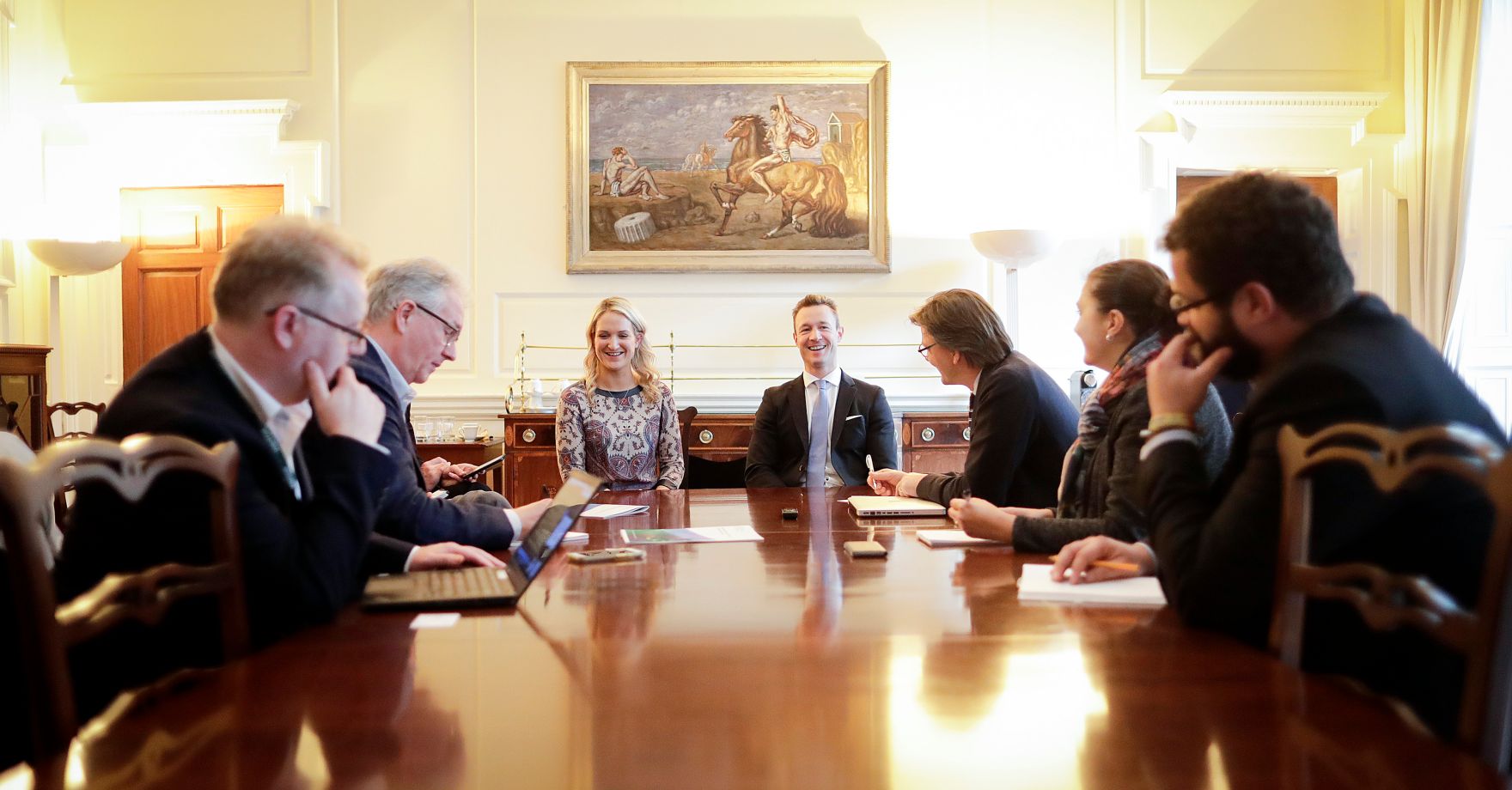 Am 12. Oktober 2018 reiste Bundesminister Gernot Bl&uuml;mel (m.r.) anl&auml;sslich eines Arbeitsbesuchs nach Dublin. Im Bild mit der Staatsministerin f&uuml;r Europ&auml;ische Angelegenheiten Helen McEntee (m.l.).