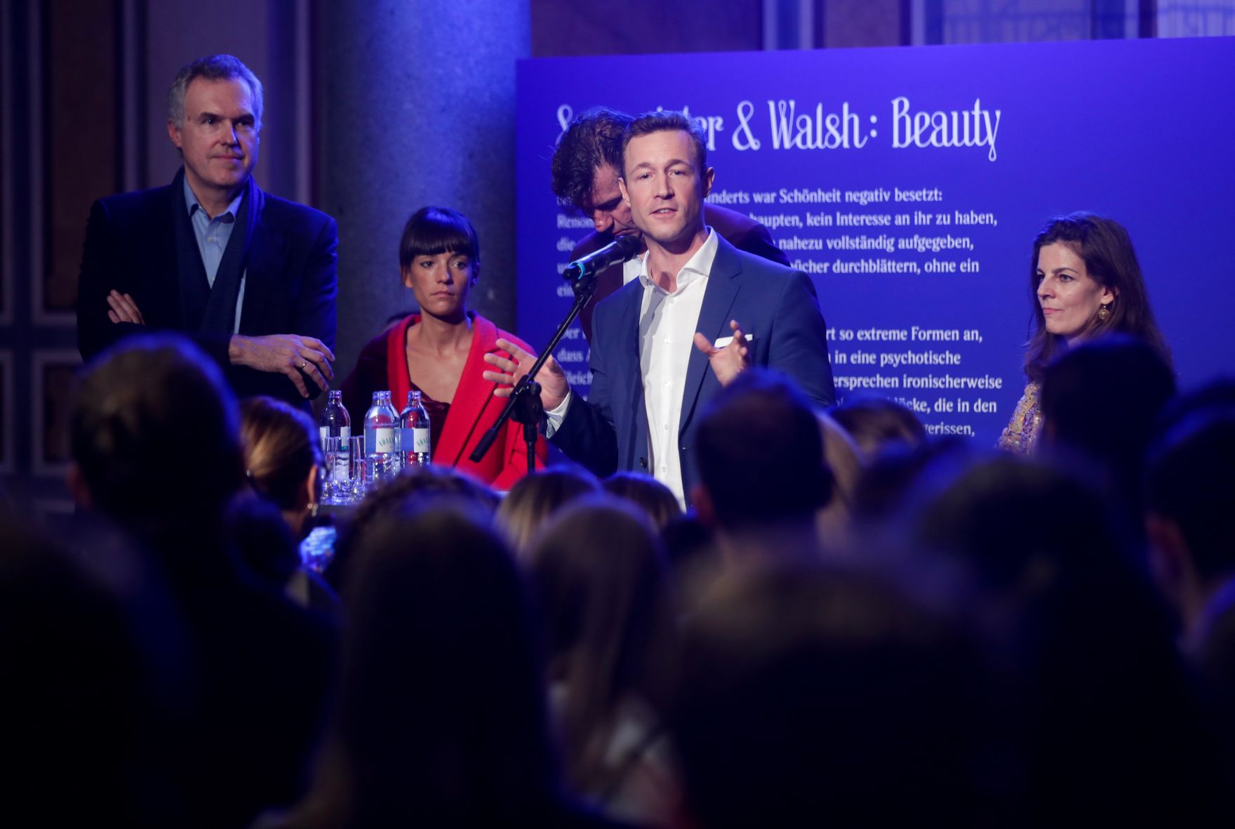 Am 23. Oktober 2018 nahm Bundesminister Gernot Bl&uuml;mel an der Ausstellungser&ouml;ffnung &quot;SAGMEISTER &amp; WALSH: Beauty&quot; im Museum f&uuml;r angewandte Kunst teil.