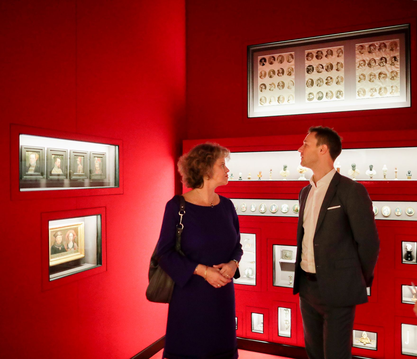 Am 5. November 2018 er&ouml;ffnete Bundesminister Gernot Bl&uuml;mel (r.) die Ausstellung &quot;Spitzmaus Mummy in a Coffin and other Treasures&quot; im Kunsthistorischen Museum. Im Bild mit der Generaldirektorin Sabine Haag (l.).