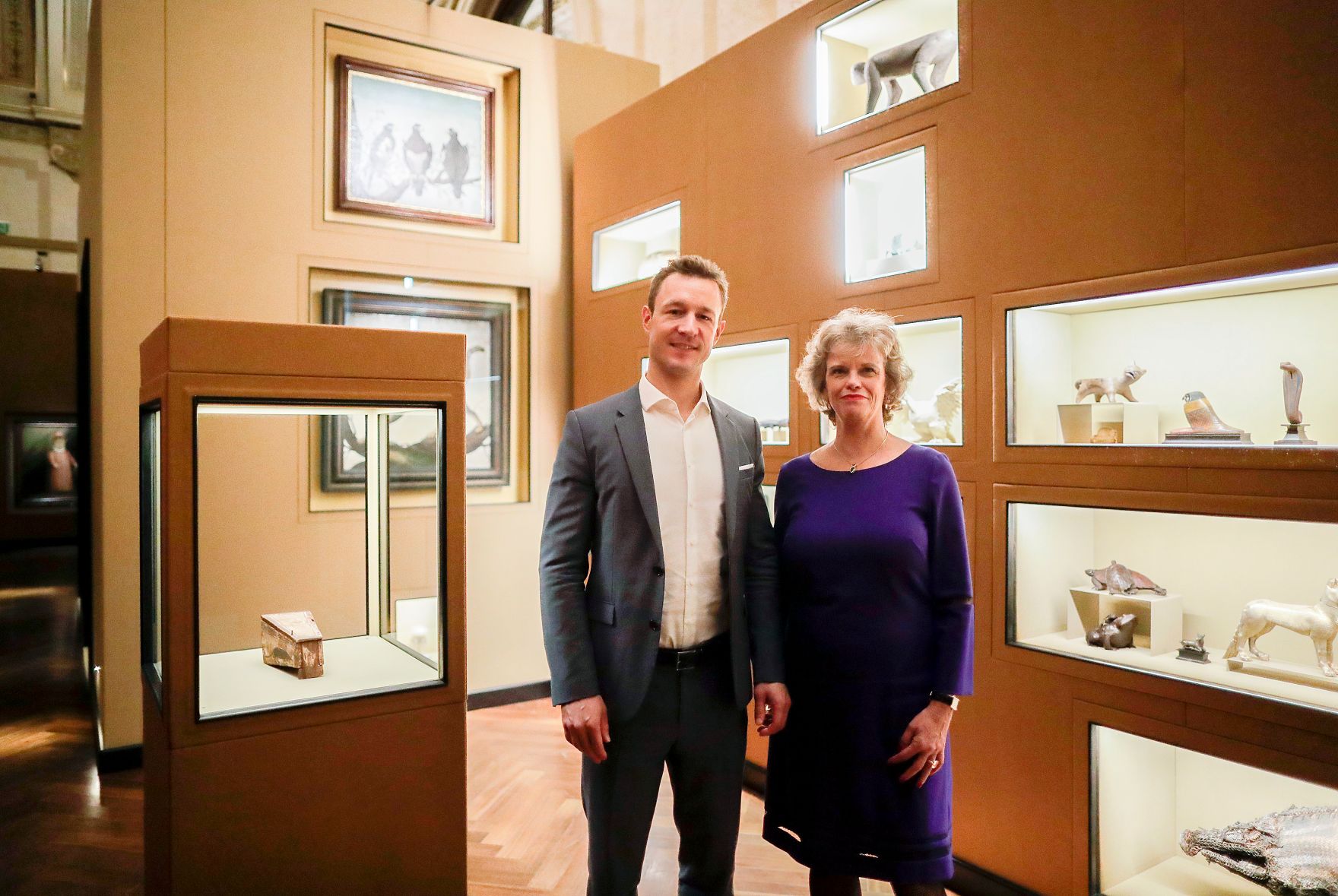 Am 5. November 2018 er&ouml;ffnete Bundesminister Gernot Bl&uuml;mel (l.) die Ausstellung &quot;Spitzmaus Mummy in a Coffin and other Treasures&quot; im Kunsthistorischen Museum. Im Bild mit der Generaldirektorin Sabine Haag (r.).