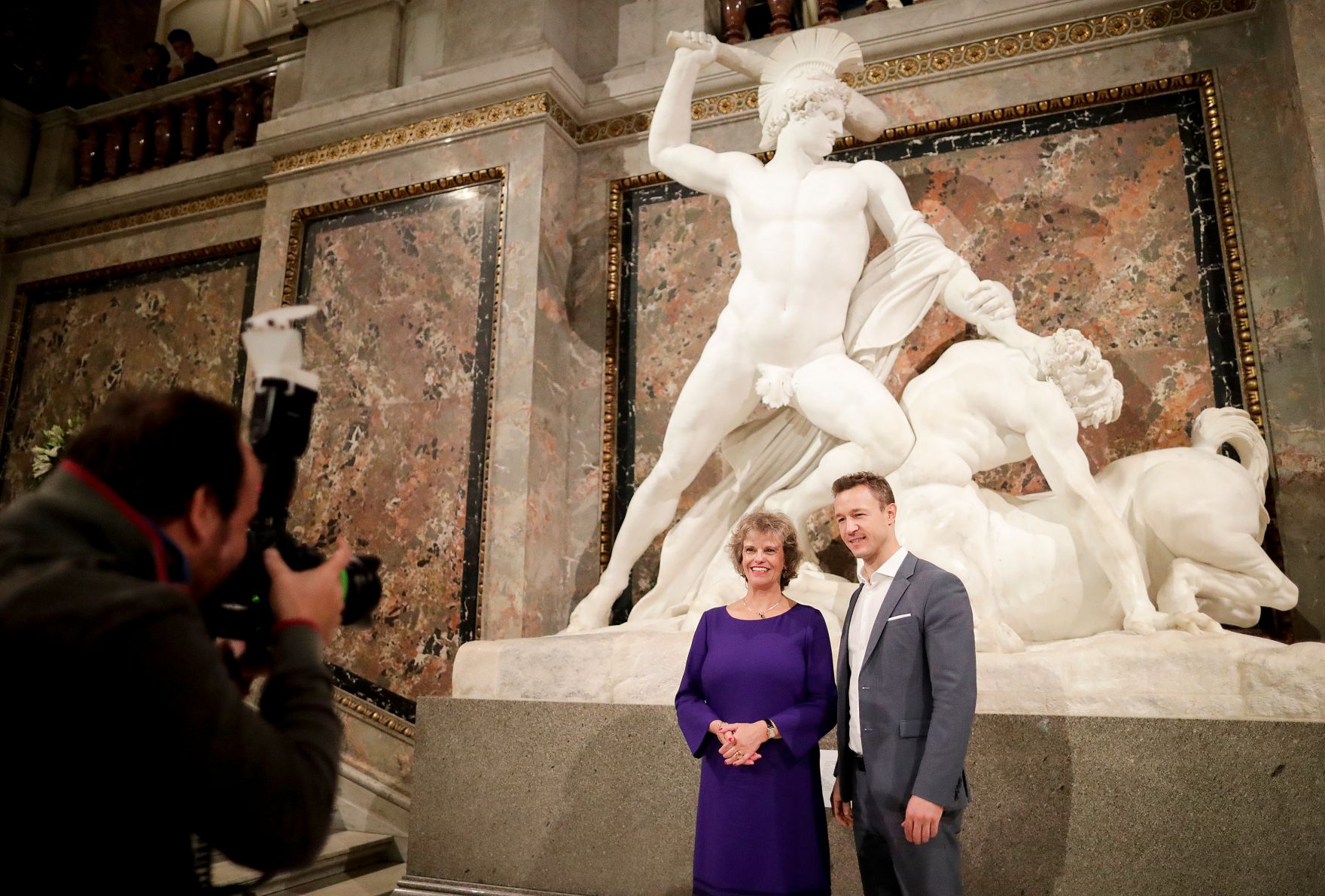 Am 5. November 2018 er&ouml;ffnete Bundesminister Gernot Bl&uuml;mel (r.) die Ausstellung &quot;Spitzmaus Mummy in a Coffin and other Treasures&quot; im Kunsthistorischen Museum. Im Bild mit der Generaldirektorin Sabine Haag (l.).