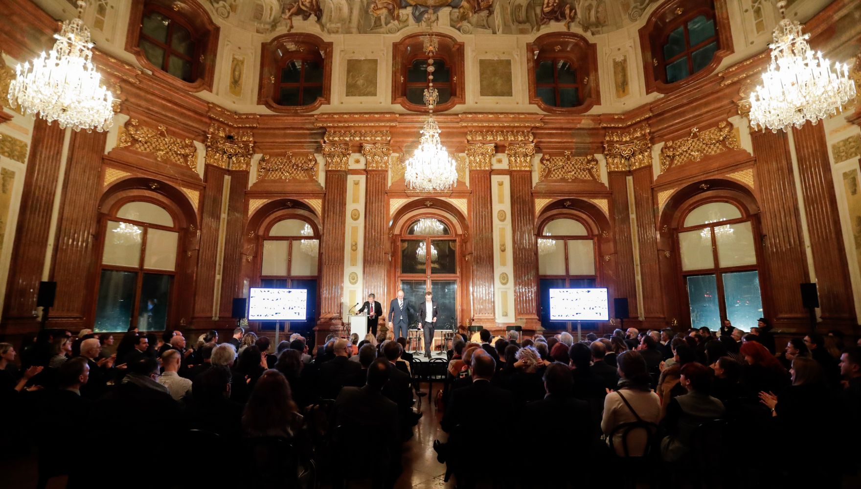 Am 6. November 2018 &uuml;berreichte Bundesminister Gernot Bl&uuml;mel gemeinsam mit EU-Kommissar Tibor Navracsics die Europ&auml;ischen Literaturpreise 2018.