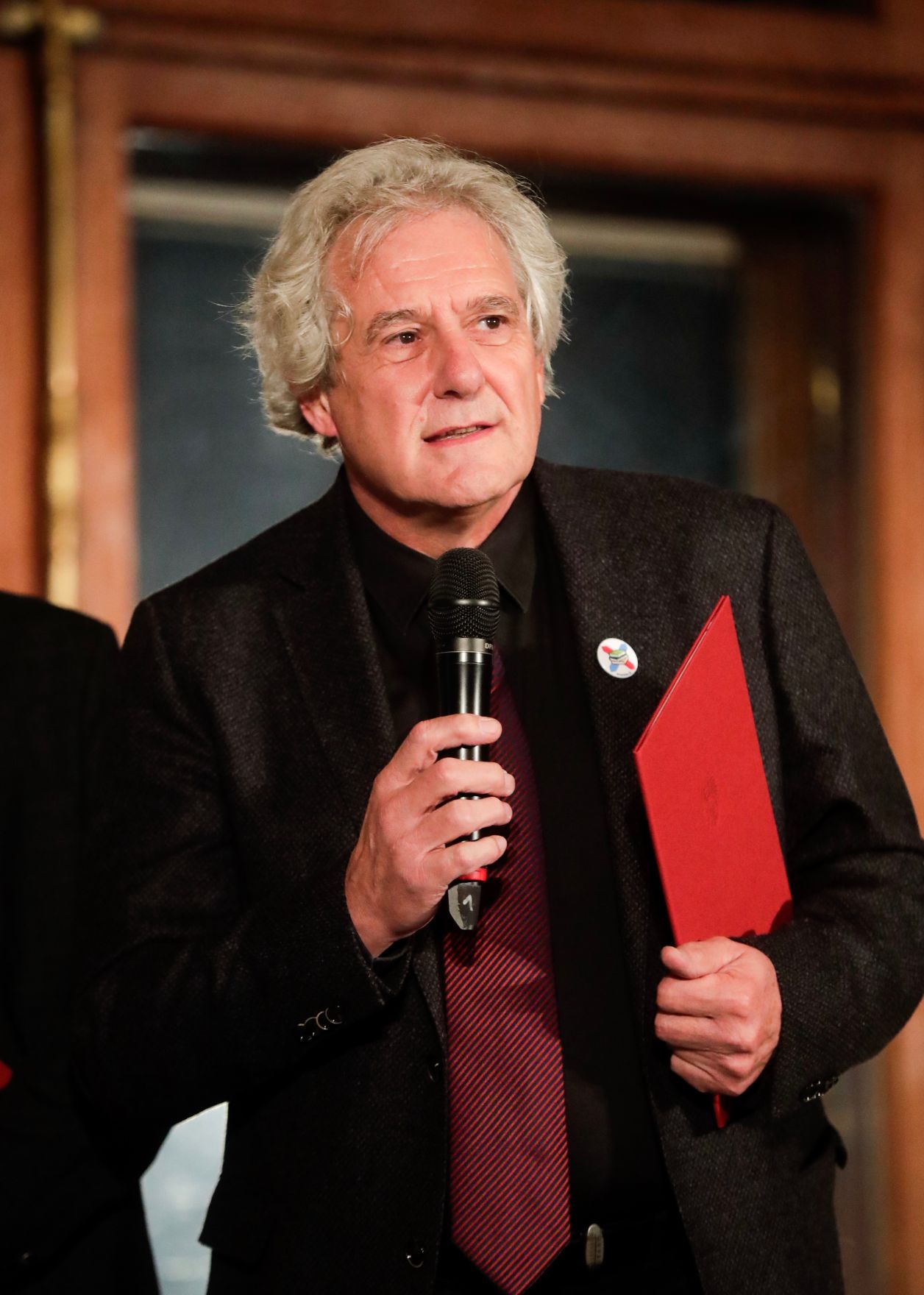 Am 6. November 2018 &uuml;berreichte Bundesminister Gernot Bl&uuml;mel gemeinsam mit EU-Kommissar Tibor Navracsics die Europ&auml;ischen Literaturpreise 2018. Im Bild der Preistr&auml;ger Jean Back.