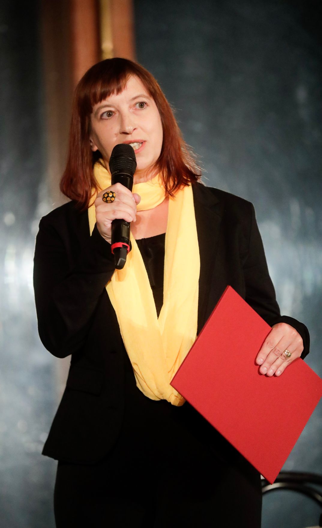 Am 6. November 2018 &uuml;berreichte Bundesminister Gernot Bl&uuml;mel gemeinsam mit EU-Kommissar Tibor Navracsics die Europ&auml;ischen Literaturpreise 2018. Im Bild die Preistr&auml;gerin Lidia Dimkovska.