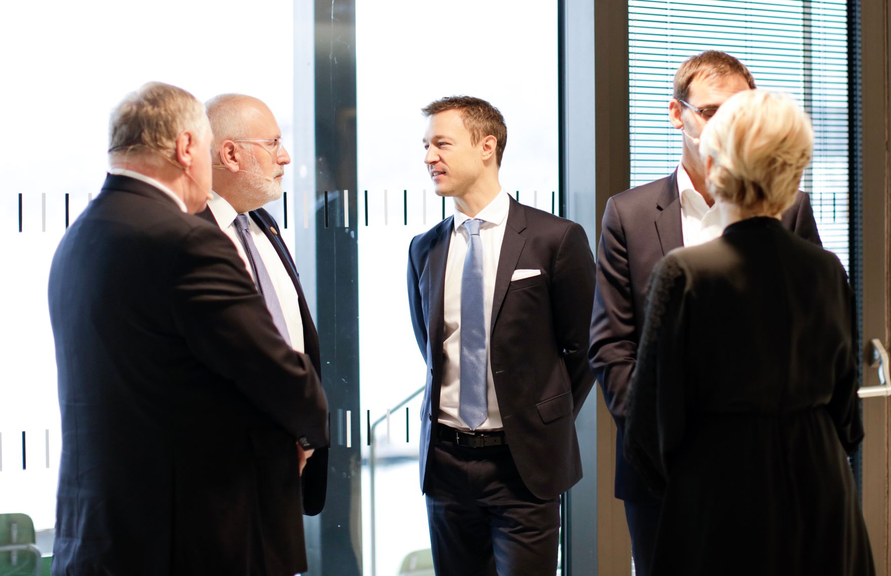 Am 16. November 2018 setzte Bundesminister Gernot Bl&uuml;mel (m.) seine Teilnahme an der Subsidiarit&auml;tskonferenz in Bregenz fort. Im Bild mit EU-Kommissar Frans Timmermans (2.v.l.).