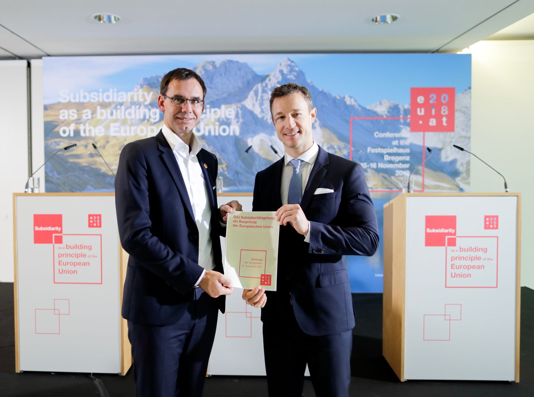 Am 16. November 2018 setzte Bundesminister Gernot Bl&uuml;mel (r.) seine Teilnahme an der Subsidiarit&auml;tskonferenz in Bregenz fort. Im Bild mit dem Landeshauptmann Vorarlbergs Markus Wallner (l.).