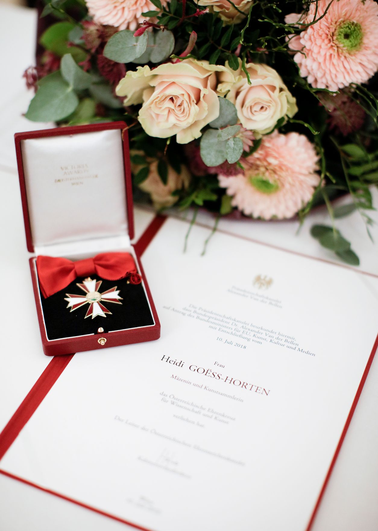 Am 23. November 2018 &uuml;berreichte Bundesminister Gernot Bl&uuml;mel das &Ouml;sterreichische Ehrenkreuz f&uuml;r Wissenschaft und Kunst an Heidi Go&euml;ss-Horten.