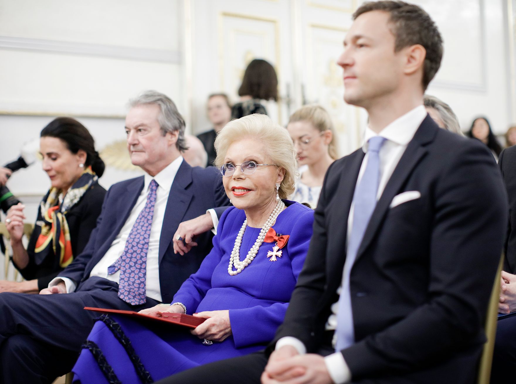 Am 23. November 2018 &uuml;berreichte Bundesminister Gernot Bl&uuml;mel (r.) das &Ouml;sterreichische Ehrenkreuz f&uuml;r Wissenschaft und Kunst an Heidi Go&euml;ss-Horten (2.v.r.).