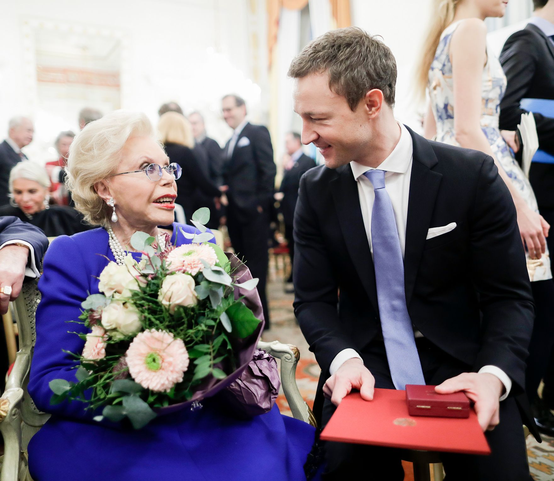 Am 23. November 2018 &uuml;berreichte Bundesminister Gernot Bl&uuml;mel (r.) das &Ouml;sterreichische Ehrenkreuz f&uuml;r Wissenschaft und Kunst an Heidi Go&euml;ss-Horten (l.).