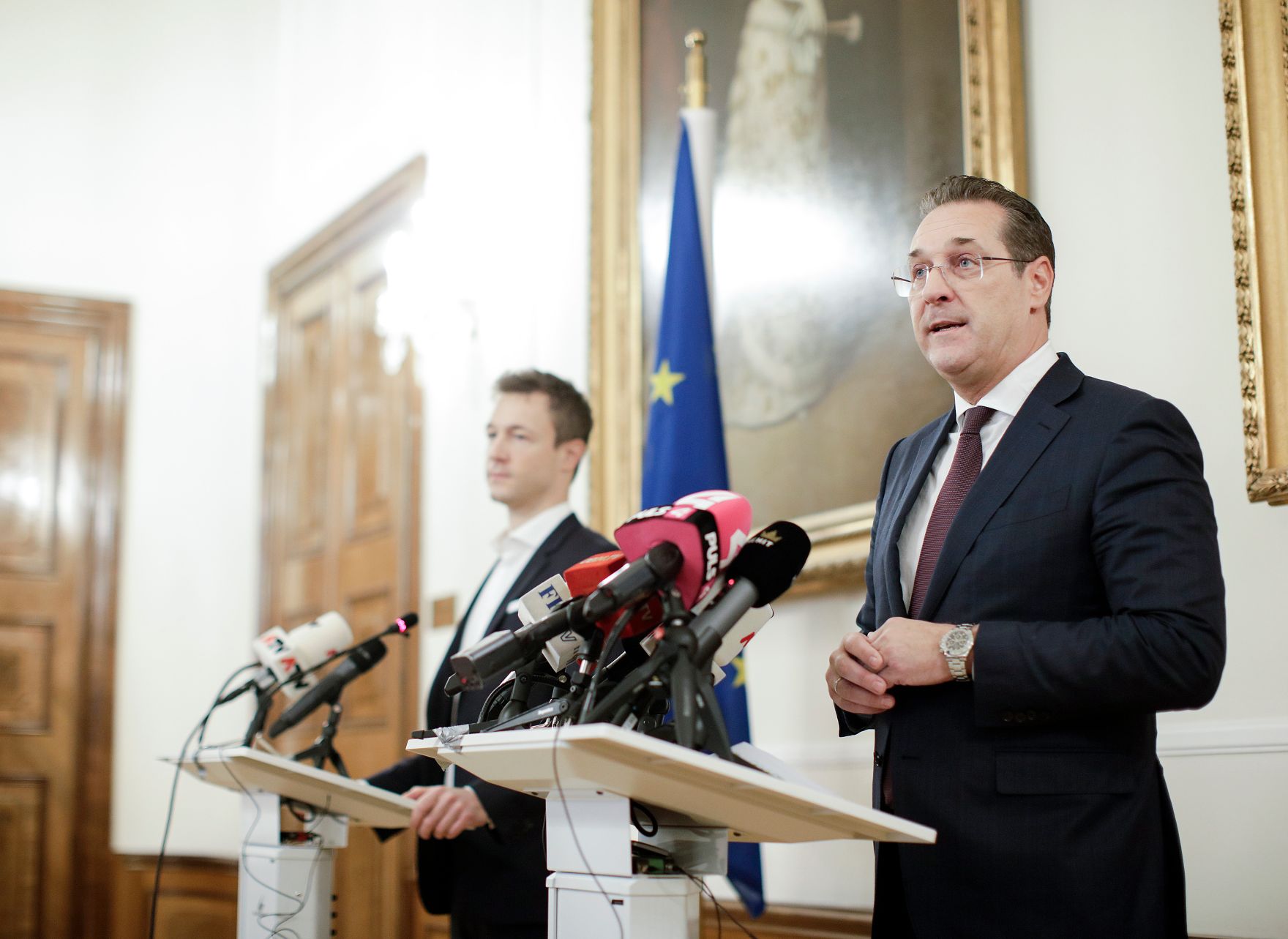 Am 29. November 2018 luden Bundesminister Gernot Bl&uuml;mel (l.) und Vizekanzler Heinz-Christian Strache (r.) zu den ersten &bdquo;Fernsehgespr&auml;chen&ldquo; mit den Verantwortlichen der TV-Sender.