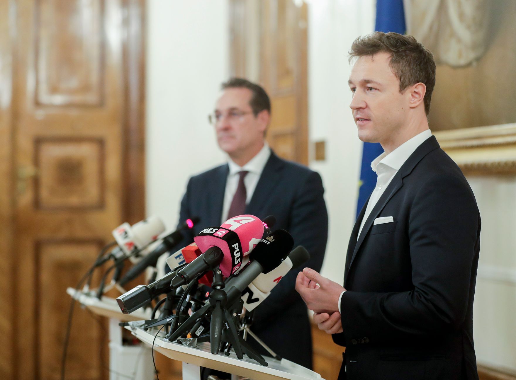 Am 29. November 2018 luden Bundesminister Gernot Bl&uuml;mel (r.) und Vizekanzler Heinz-Christian Strache (l.) zu den ersten &bdquo;Fernsehgespr&auml;chen&ldquo; mit den Verantwortlichen der TV-Sender.