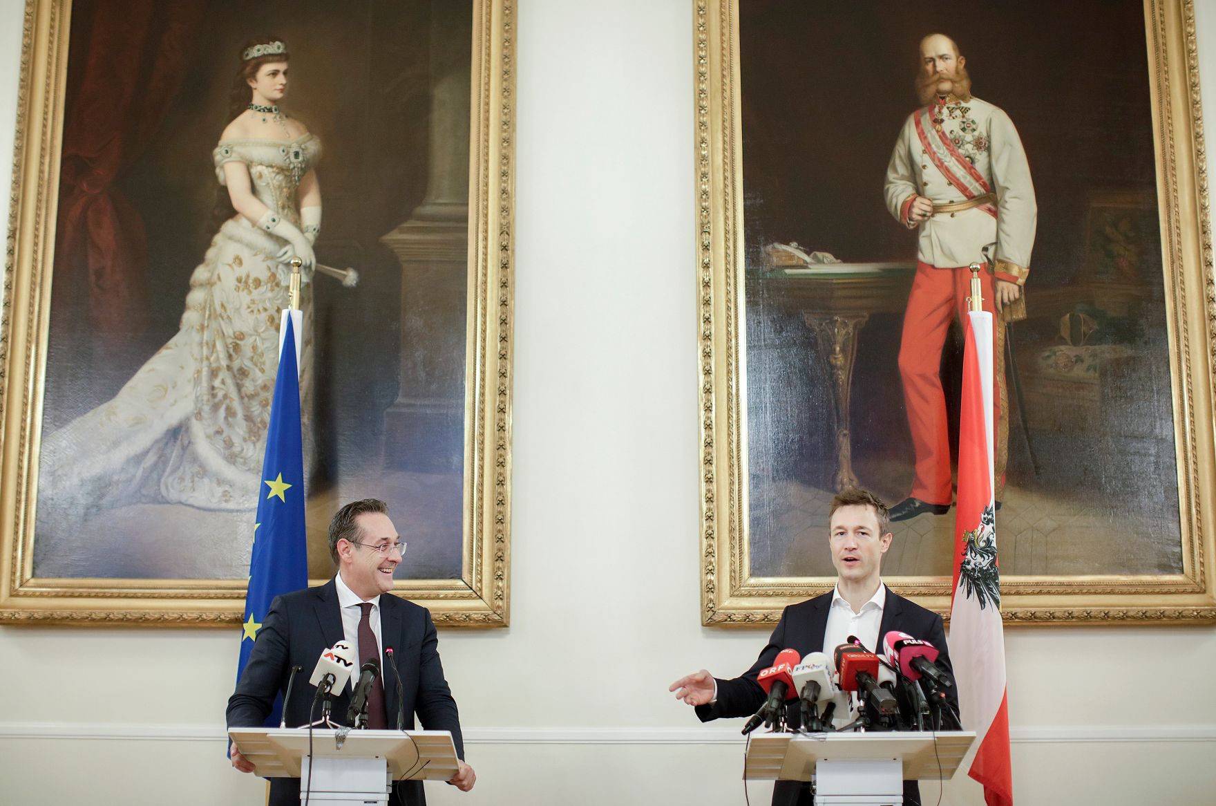Am 29. November 2018 luden Bundesminister Gernot Bl&uuml;mel (r.) und Vizekanzler Heinz-Christian Strache (l.) zu den ersten &bdquo;Fernsehgespr&auml;chen&ldquo; mit den Verantwortlichen der TV-Sender.