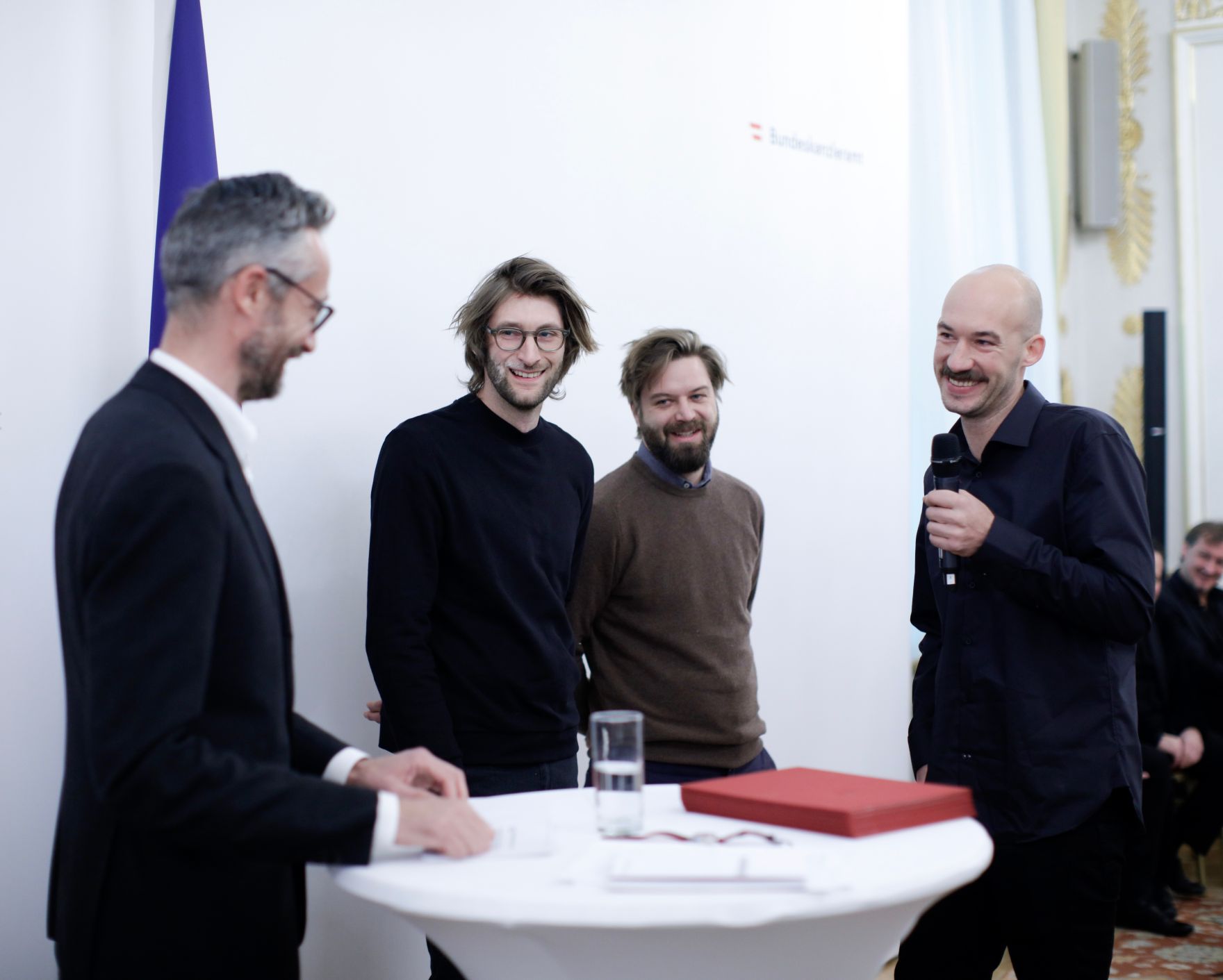 Am 29. November 2018 nahm Bundesminister Gernot Bl&uuml;mel an der Verleihung der &quot;outstanding artist awards&quot; im Bundeskanzleramt teil.