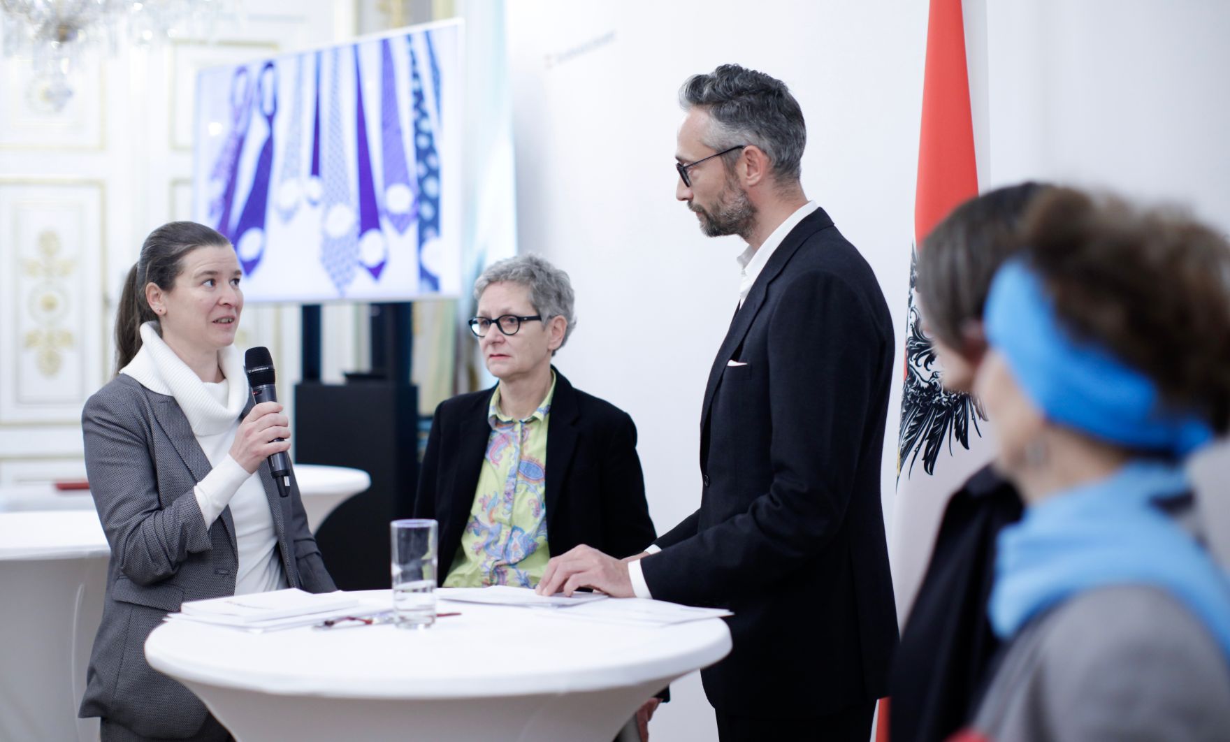 Am 29. November 2018 nahm Bundesminister Gernot Bl&uuml;mel an der Verleihung der &quot;outstanding artist awards&quot; im Bundeskanzleramt teil.