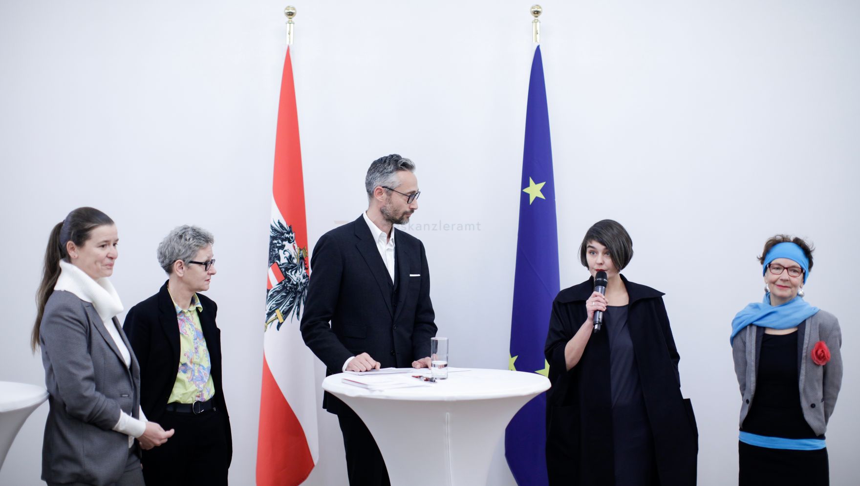 Am 29. November 2018 nahm Bundesminister Gernot Bl&uuml;mel an der Verleihung der &quot;outstanding artist awards&quot; im Bundeskanzleramt teil.