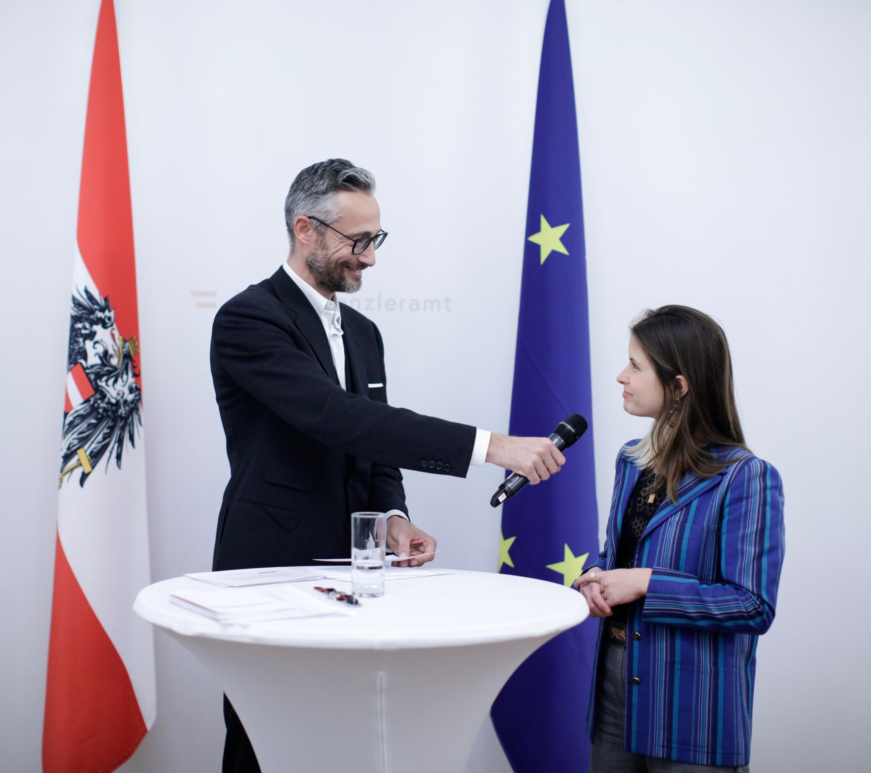 Am 29. November 2018 nahm Bundesminister Gernot Bl&uuml;mel an der Verleihung der &quot;outstanding artist awards&quot; im Bundeskanzleramt teil.